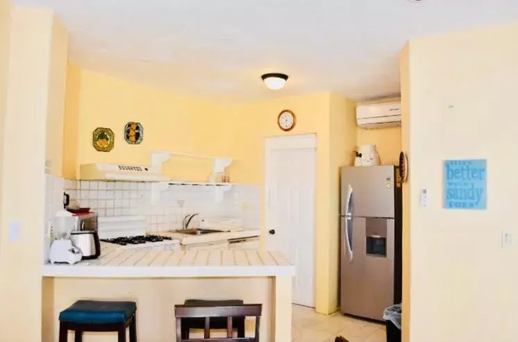 Kitchen or kitchenette, Kitchen/Kitchenette in VILLA PARA 5 Personas 4 adultos y 1 Menor En HOTEL TSORO IXTAPA WIFI GRATIS