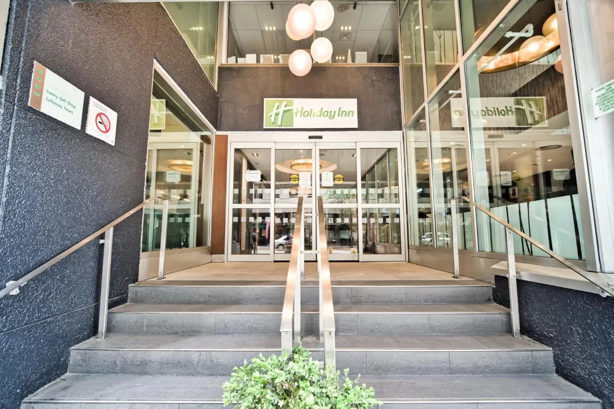 Property building in Holiday Inn Toronto Downtown Centre by IHG Property building in Holiday Inn Toronto Downtown Centre by IHG