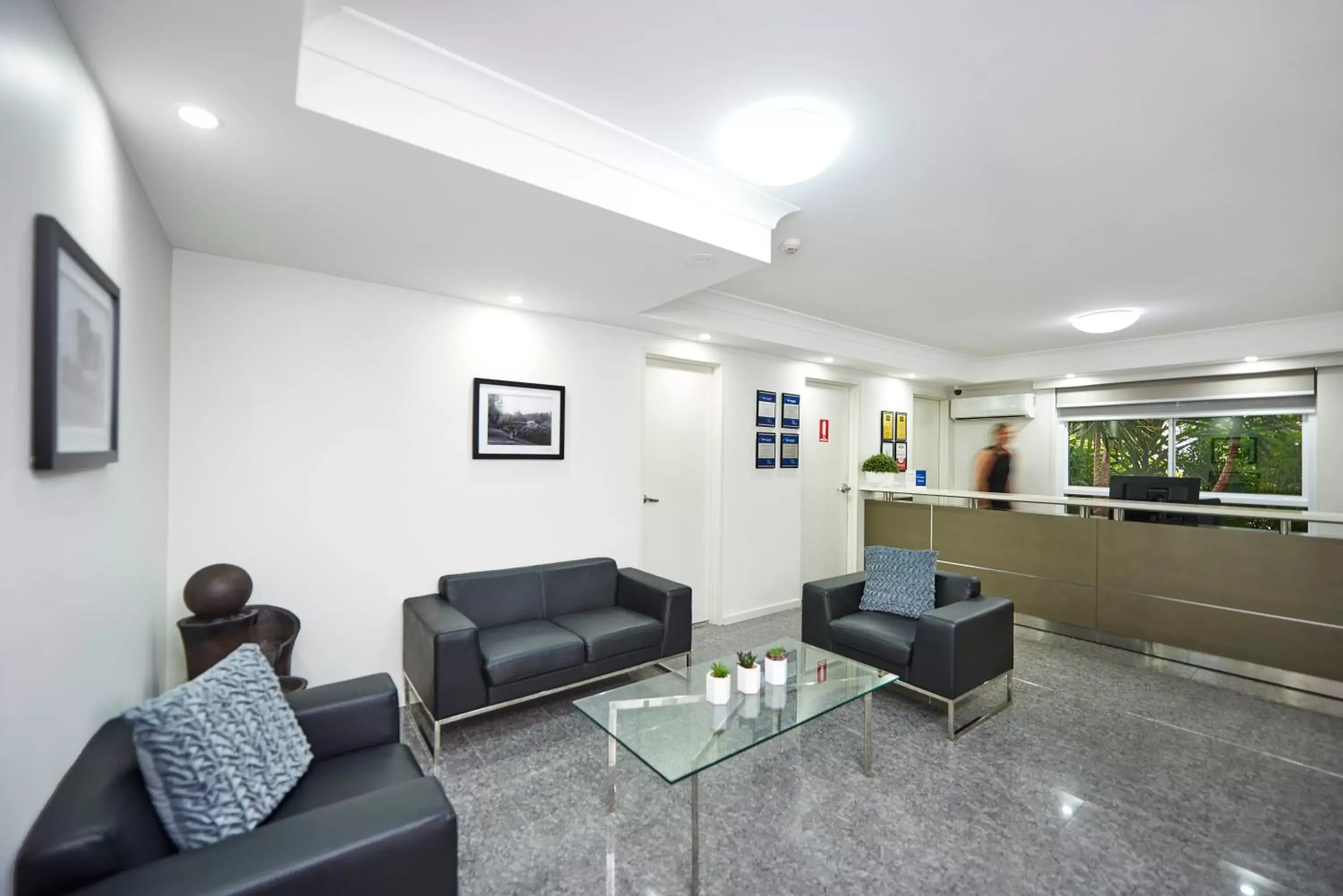 Lobby or reception, Seating Area in Best Western Casula Motor Inn