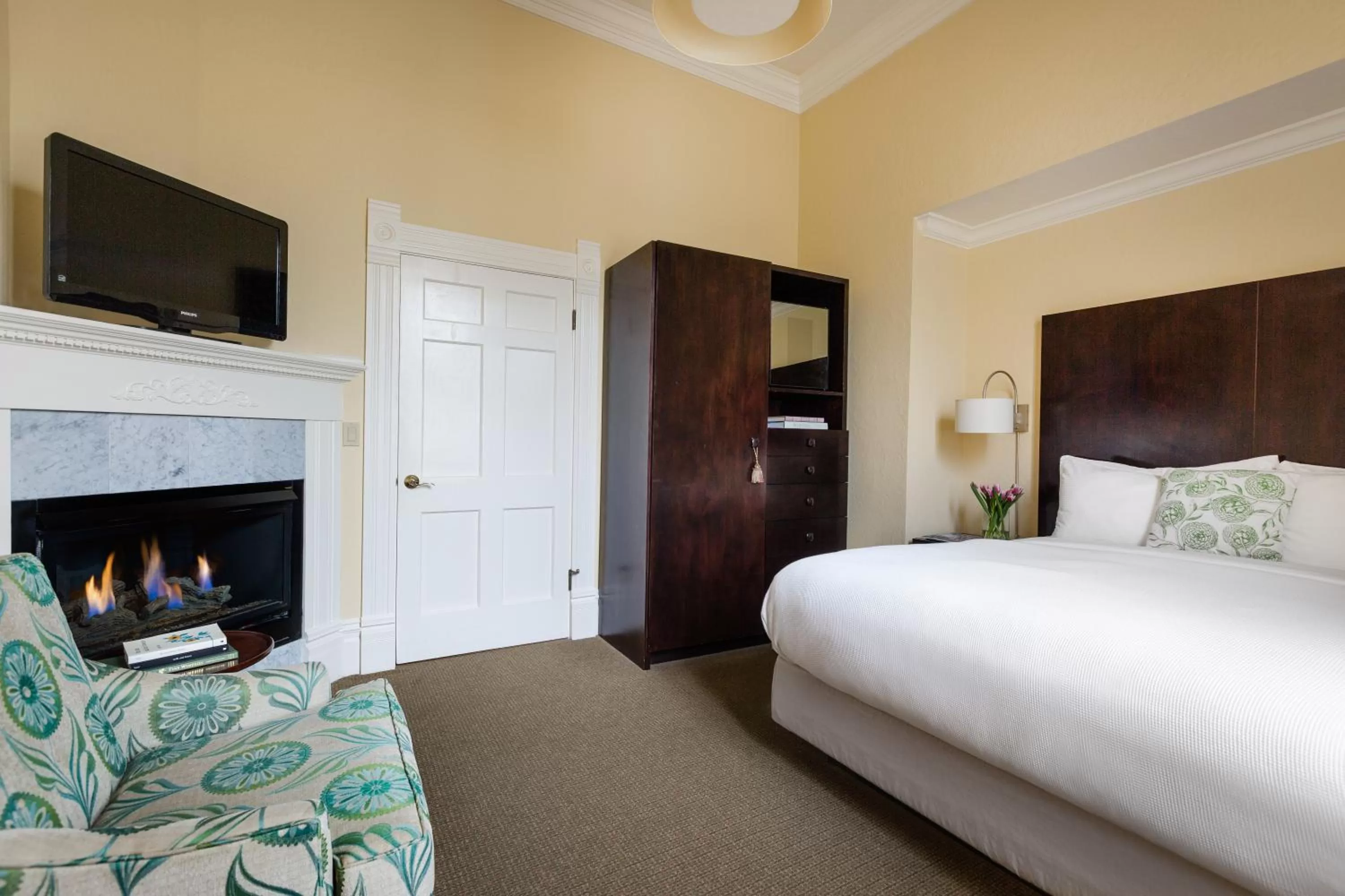 Bed in Healdsburg Inn on the Plaza, A Four Sisters Inn