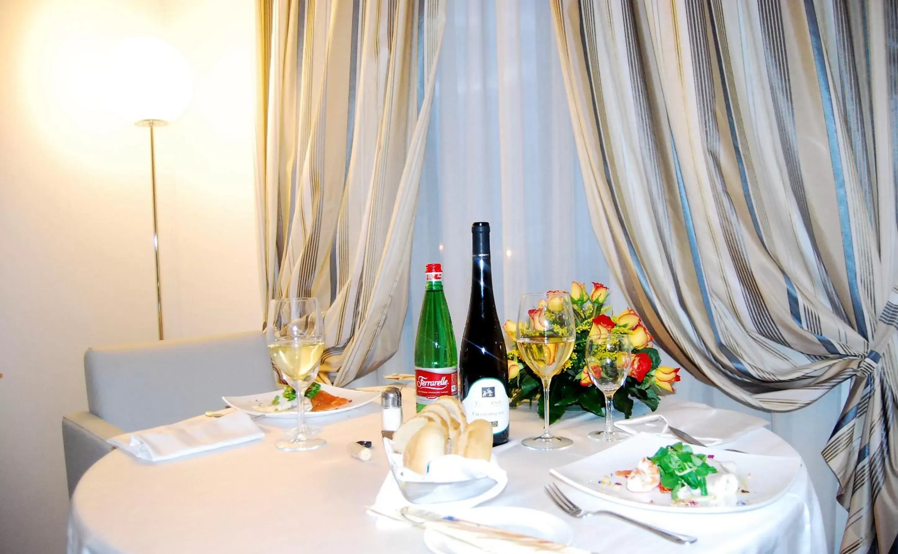 Food and drinks, Restaurant/Places to Eat in Hotel Royal Caserta