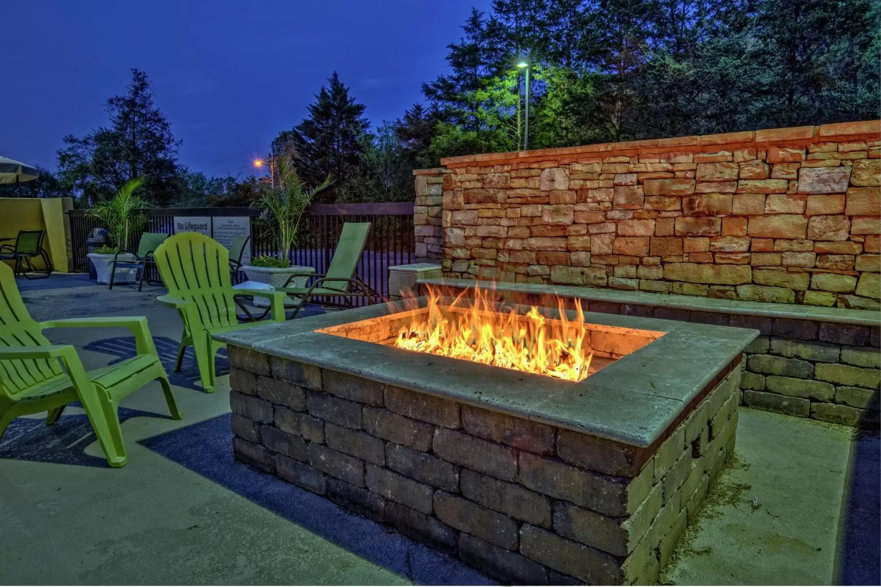 Patio, BBQ Facilities in Hampton Inn & Suites Pigeon Forge On The Parkway