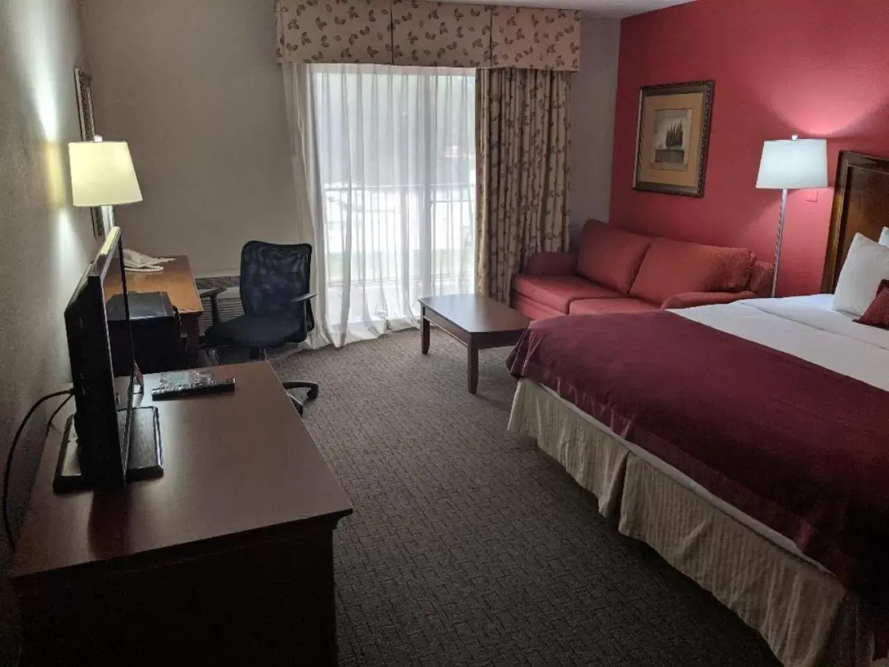 Bedroom, TV/Entertainment Center in Ramada by Wyndham Raleigh
