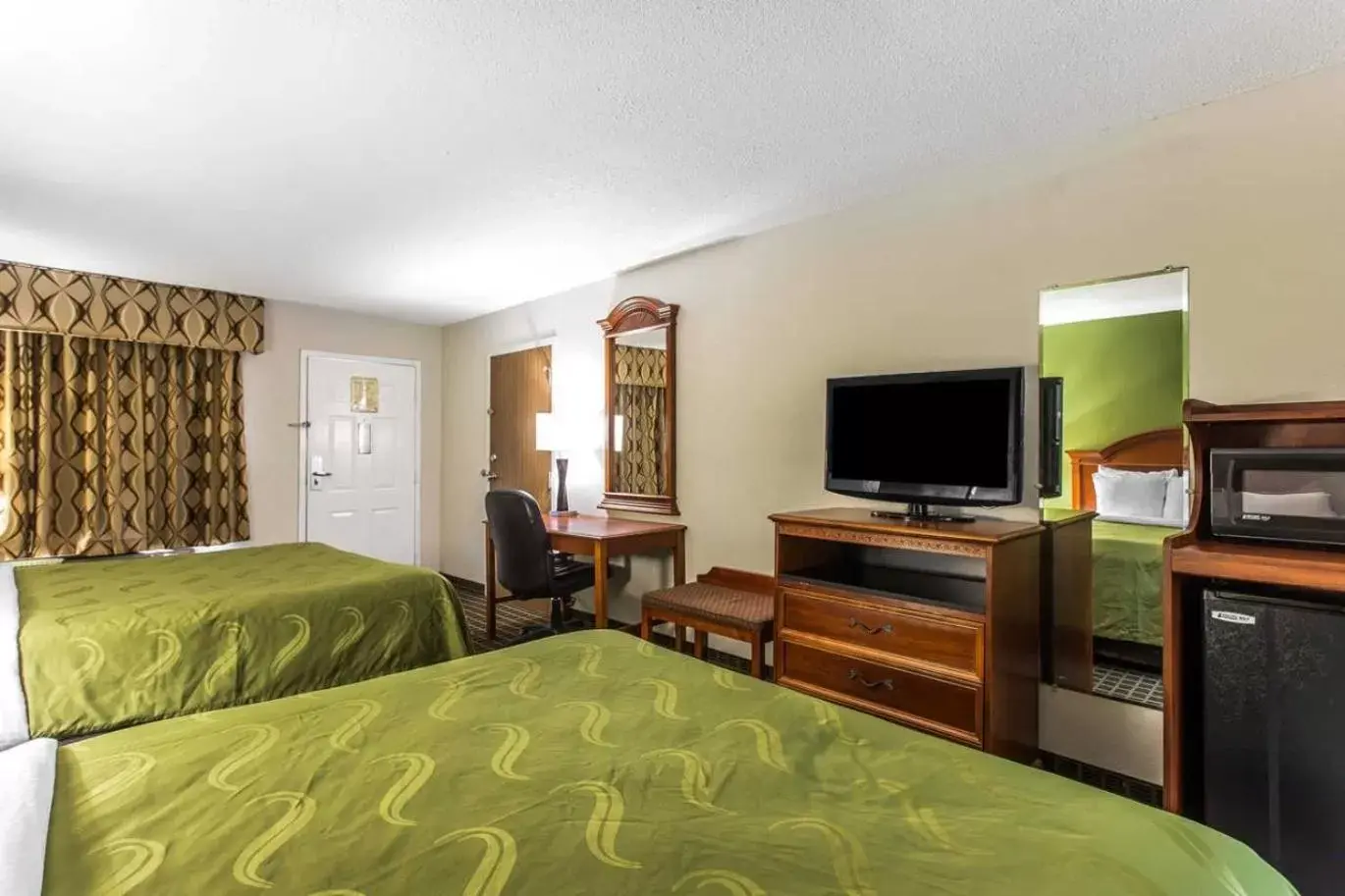 Queen Suite with Two Queen Beds - Non-Smoking in Quality Inn & Suites Orangeburg