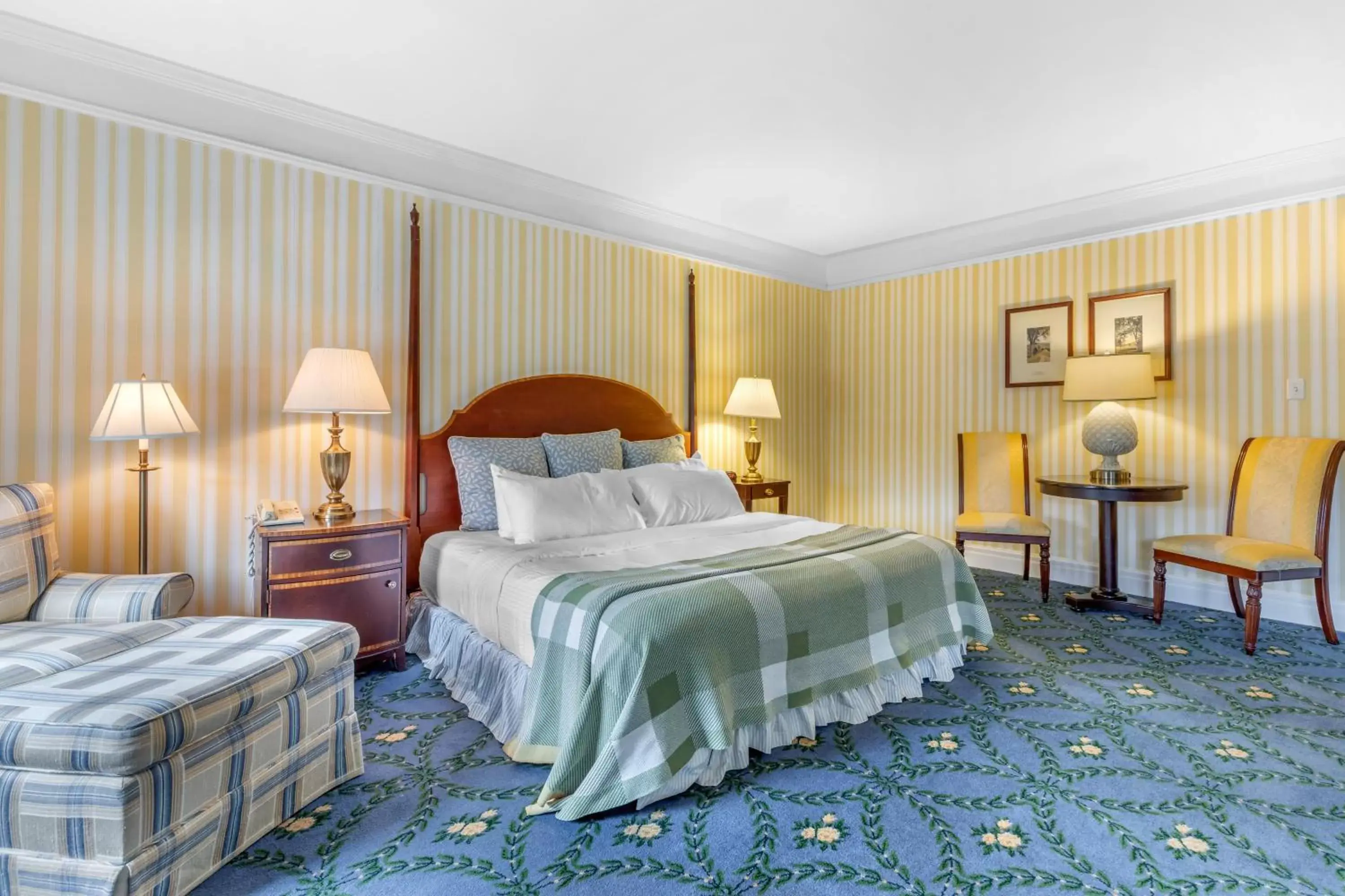 Photo of the whole room, Bed in The Omni Homestead Resort