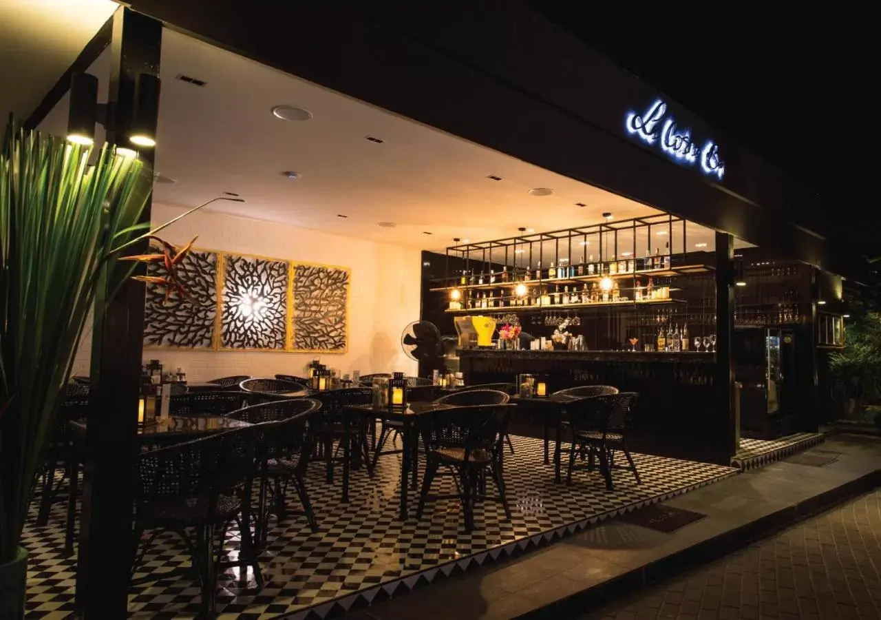 Restaurant/places to eat, Lounge/Bar in Laksasubha Hua Hin