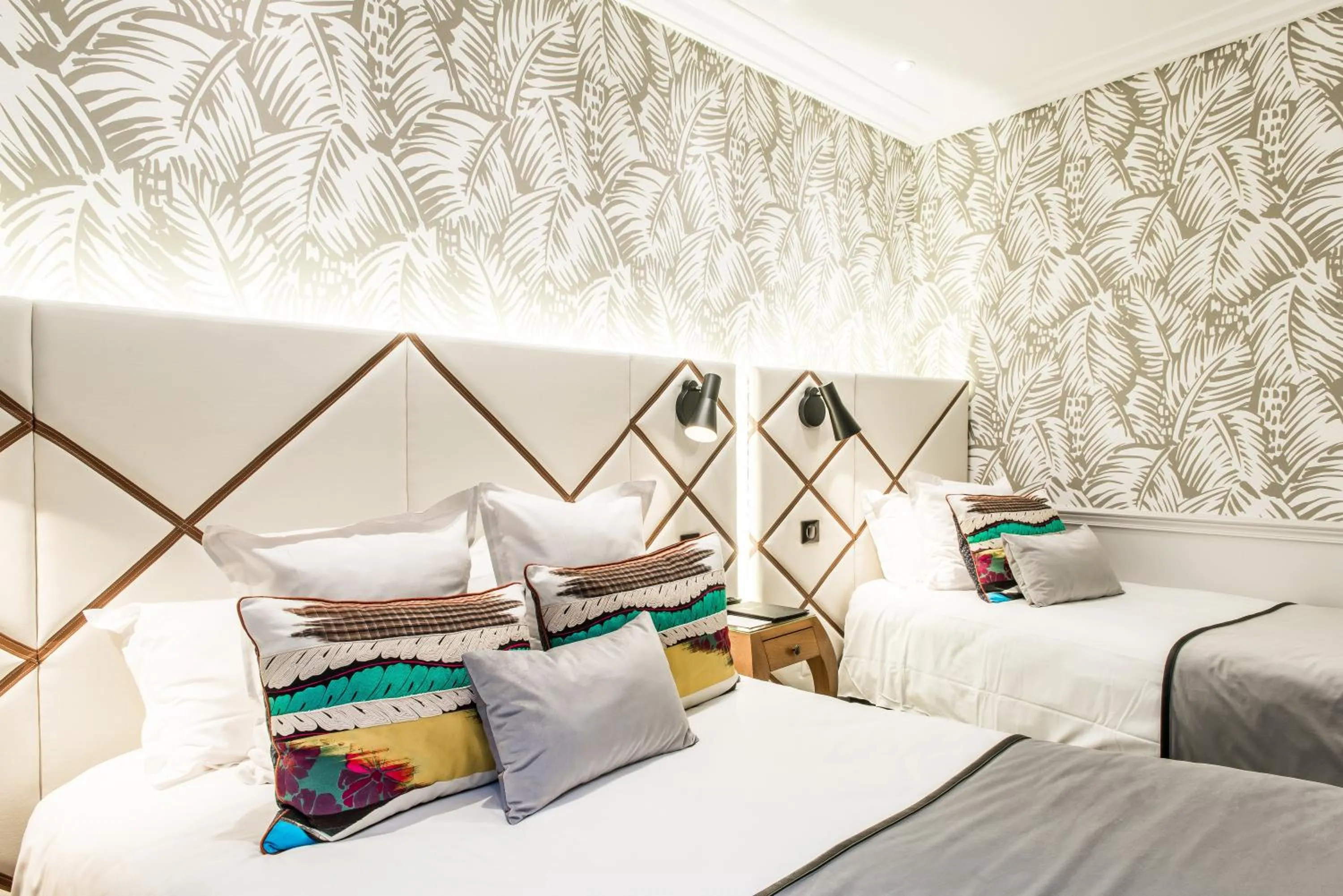 Bedroom, Bed in Hôtel Jardin Le Bréa