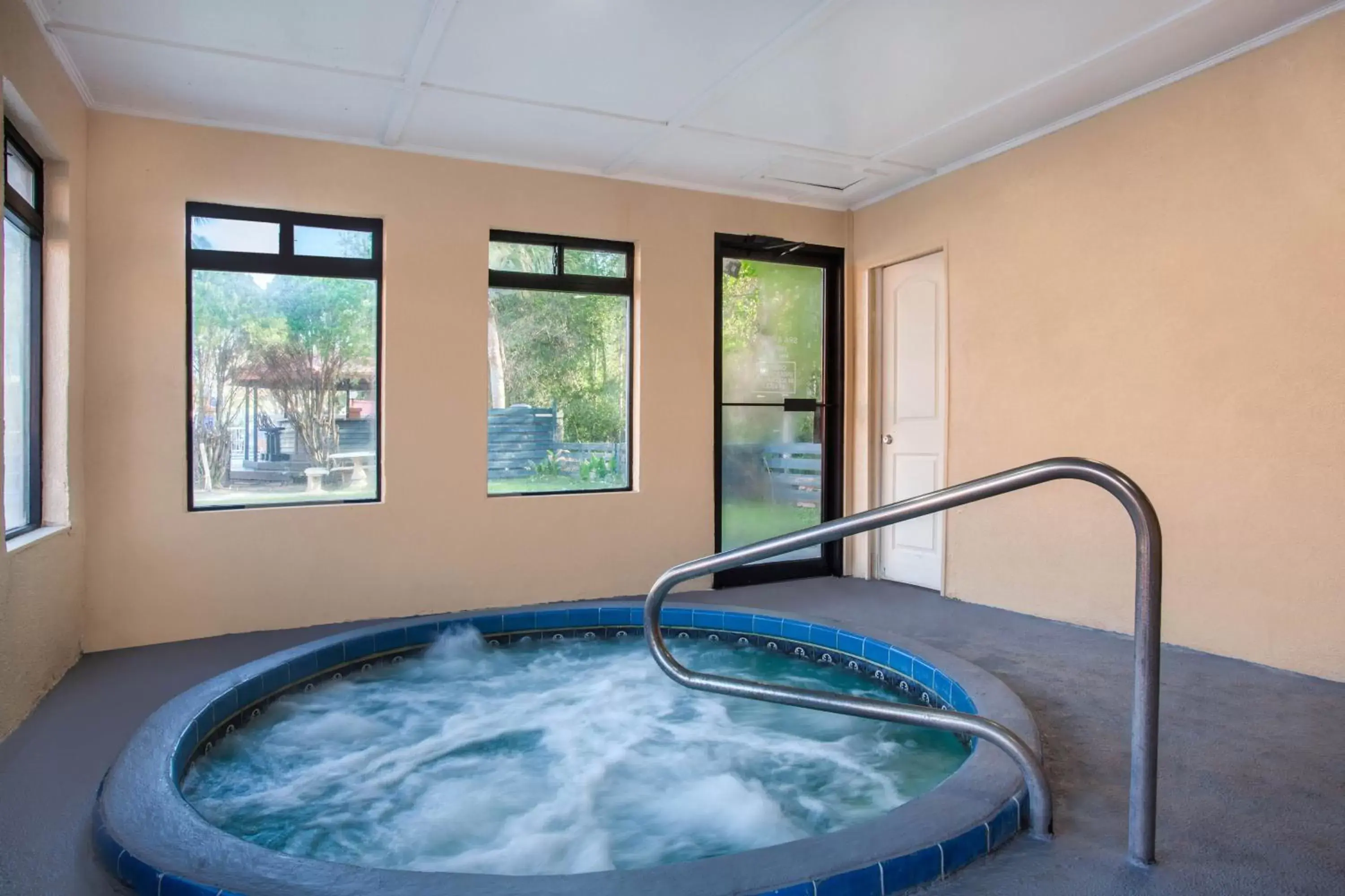 Hot Tub, Swimming Pool in Baymont by Wyndham Lake City