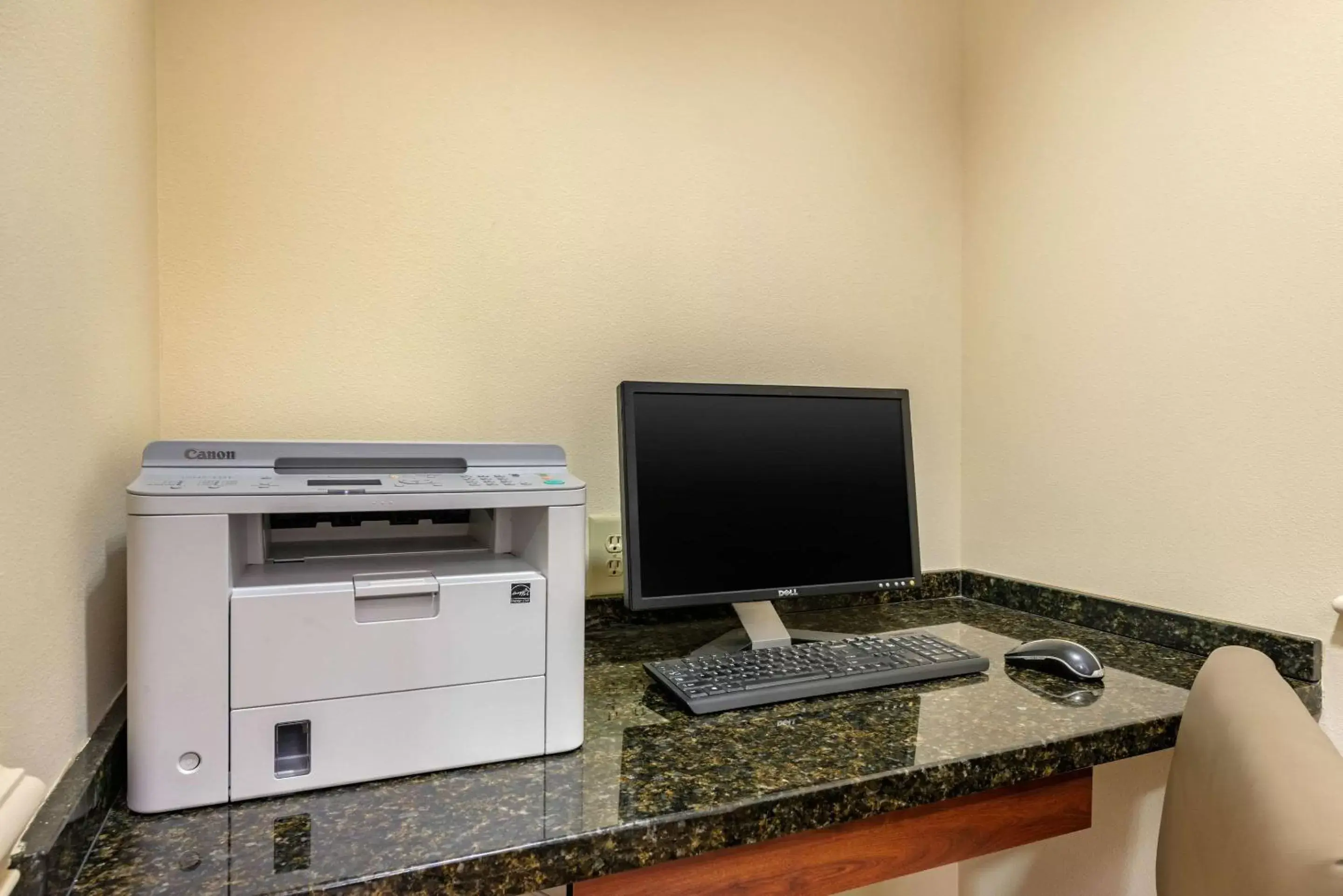 On site, TV/Entertainment Center in Comfort Inn & Suites Fort Myers Airport