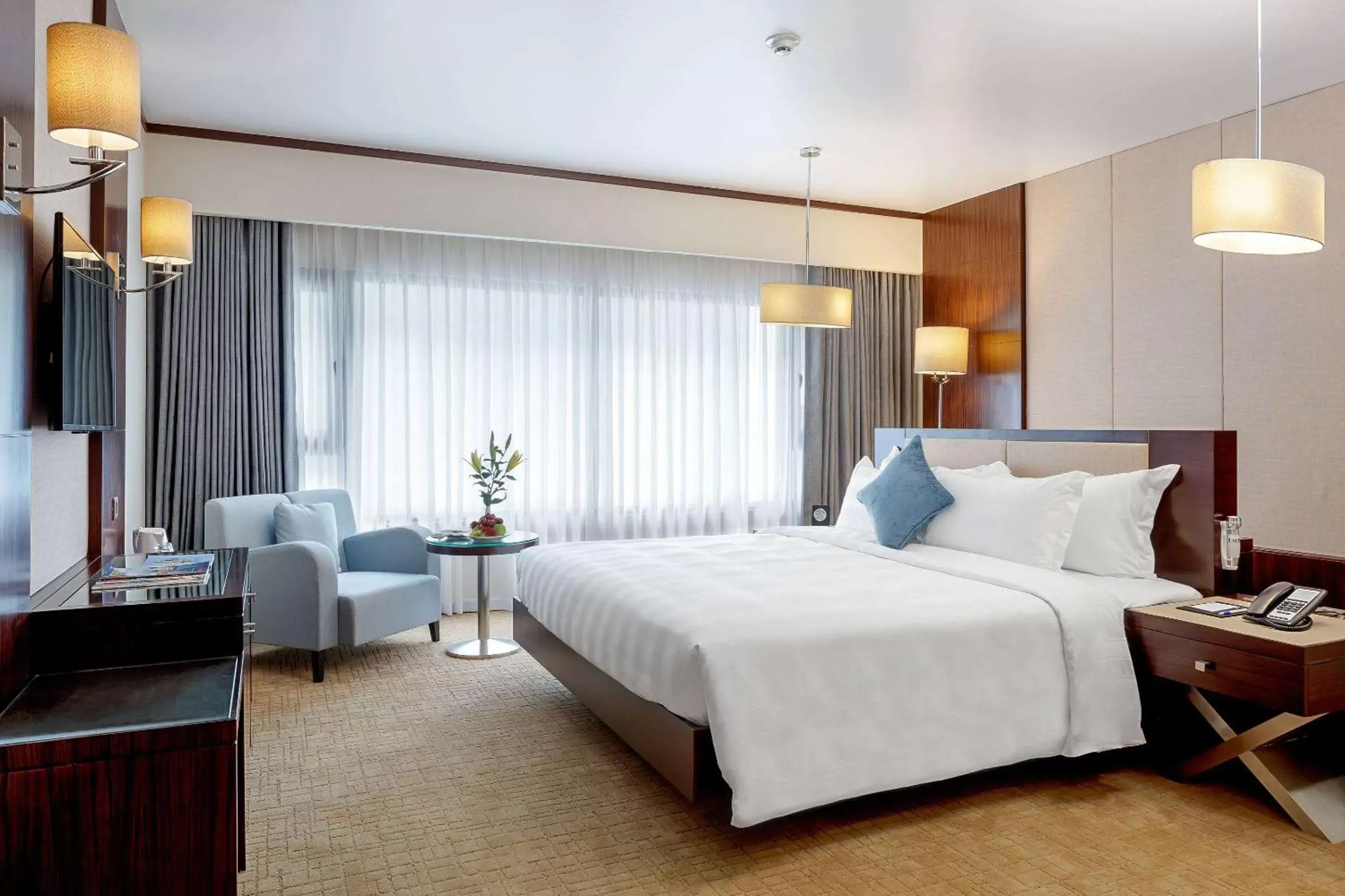 Photo of the whole room, Bed in Wyndham Legend Halong