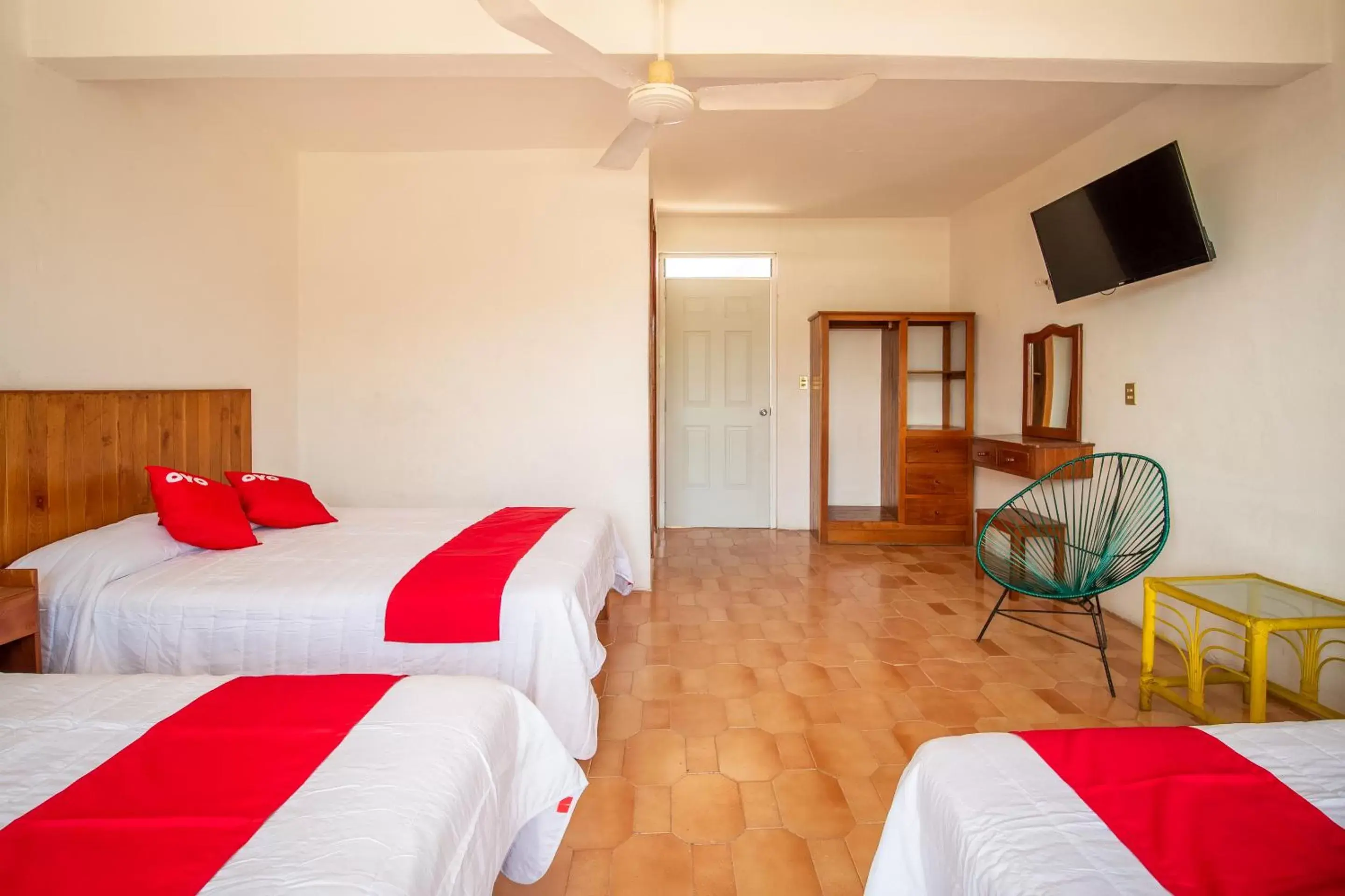 Bedroom, Bed in OYO Hotel Arena Surf, Puerto Escondido