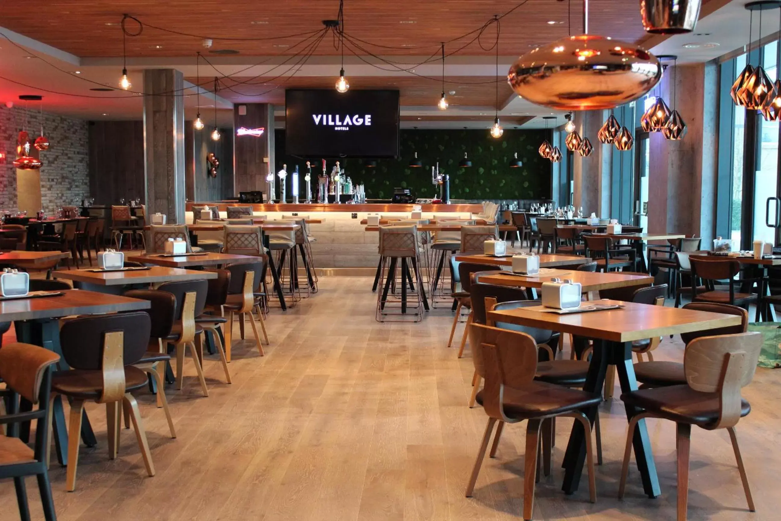 Lounge or bar, Restaurant/Places to Eat in Village Hotel Manchester Ashton