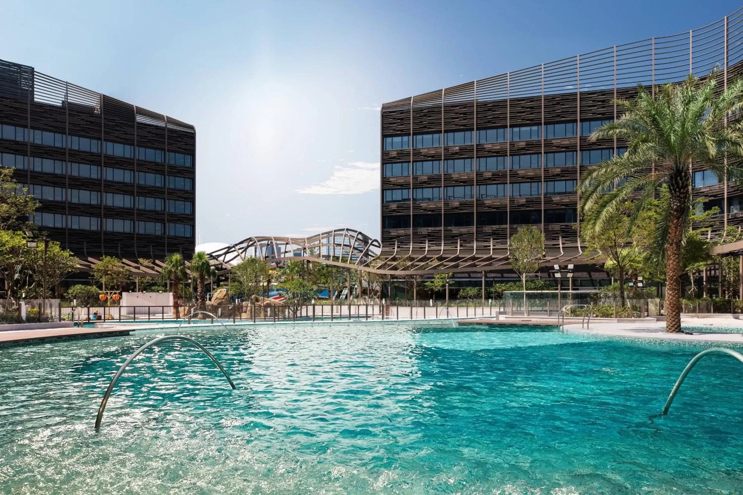 Area and facilities, Swimming Pool in Hong Kong Ocean Park Marriott Hotel