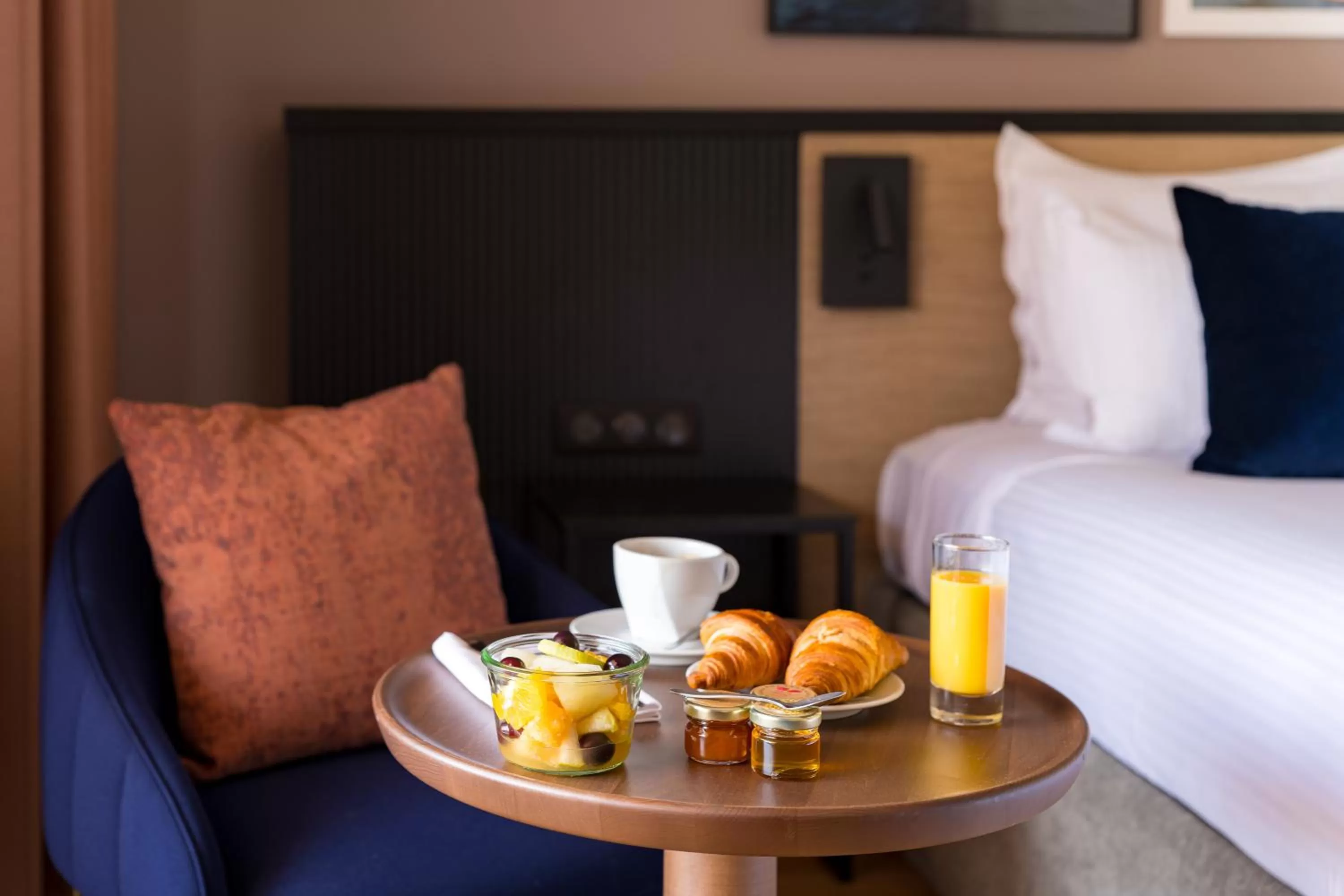 Bedroom, Bed in Hôtel Villa Massalia