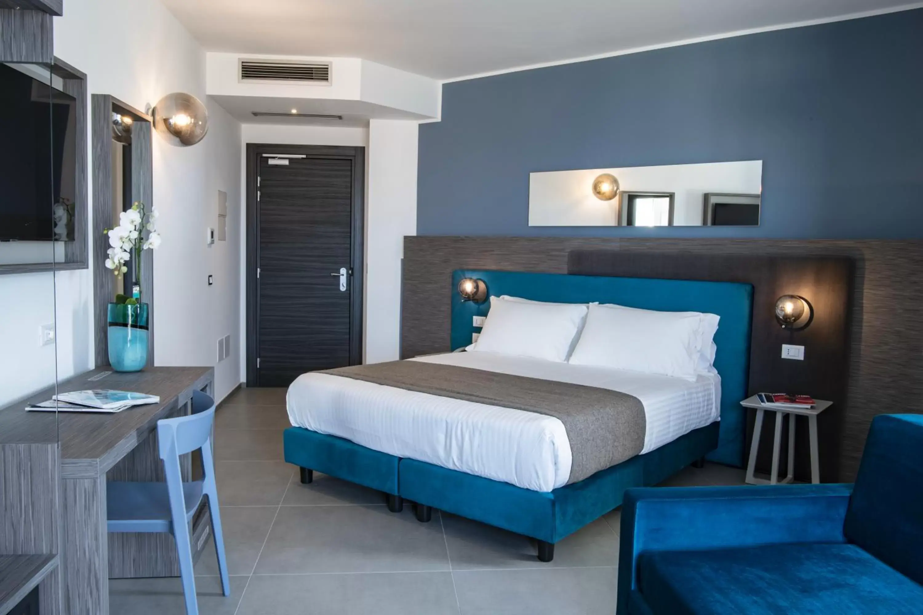 Bed in Resort La Battigia Beach & Spa