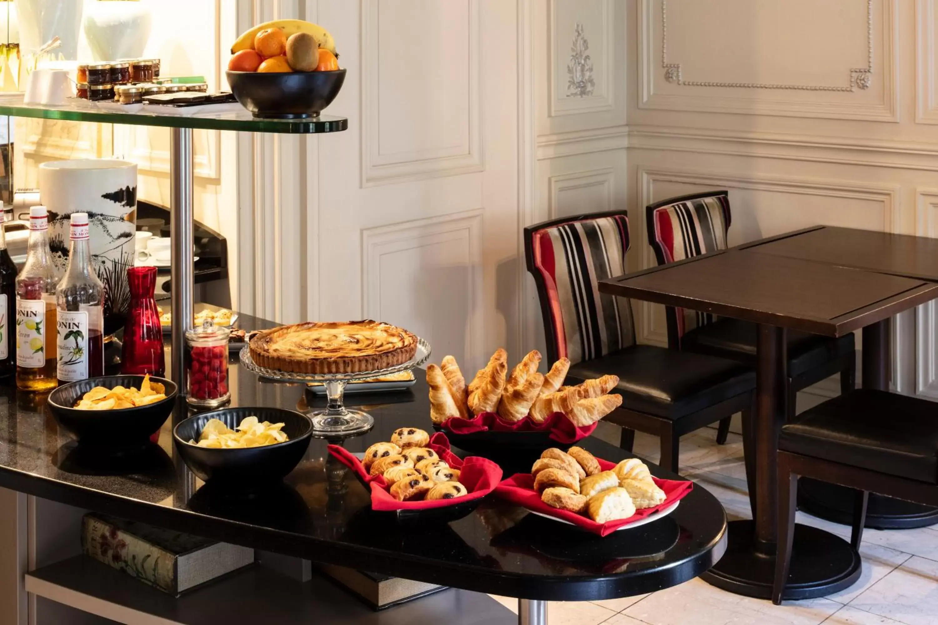 Meals in Hôtel Regent's Garden - Astotel