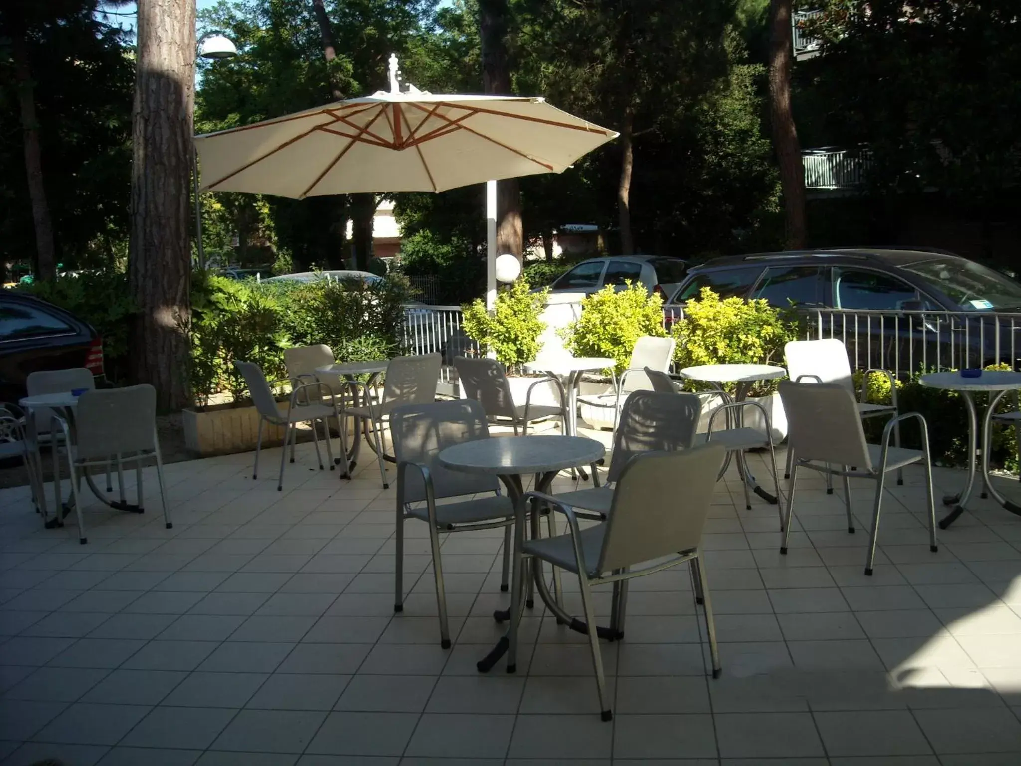 Garden, Restaurant/Places to Eat in Hotel Haiti