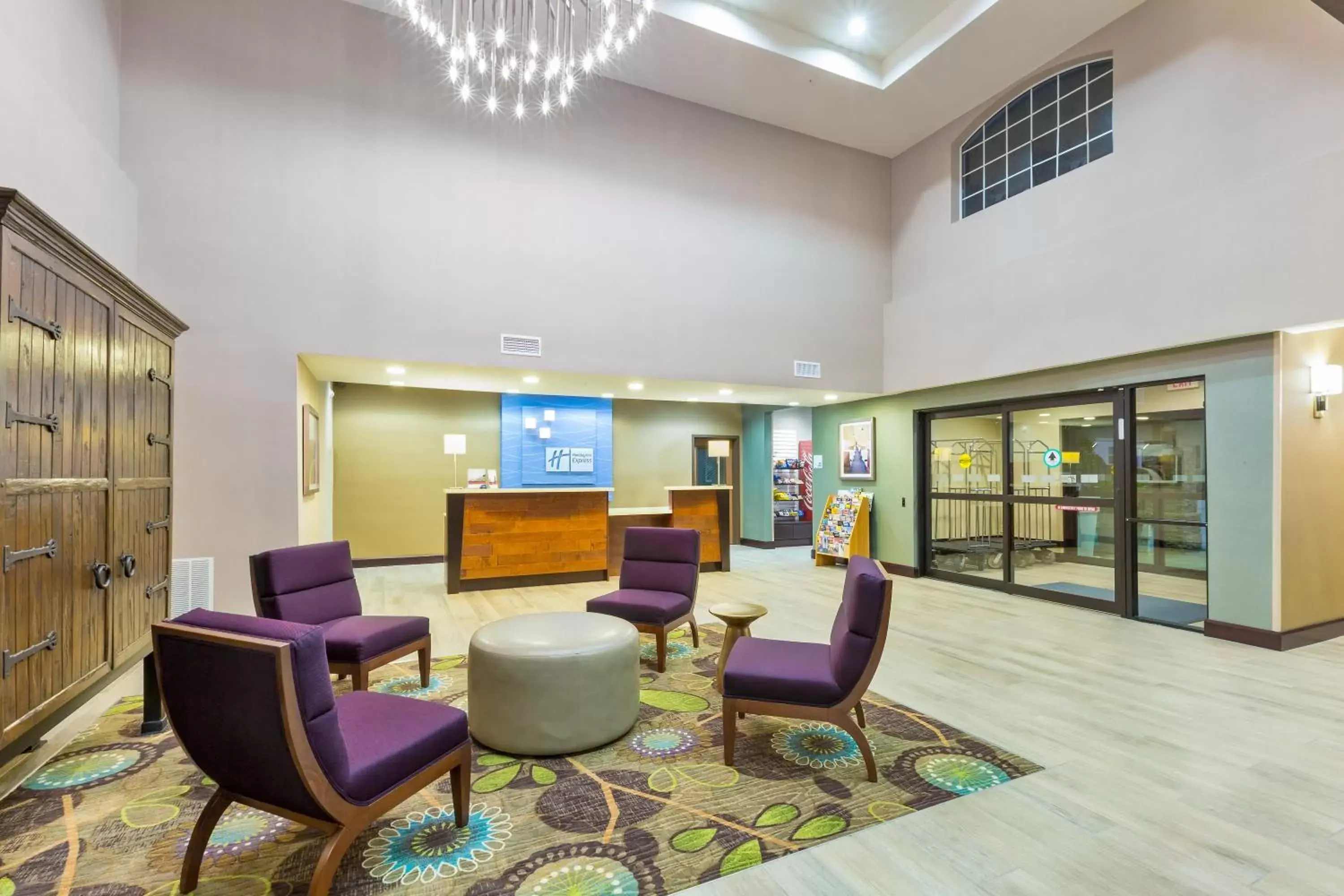 Property building, Lobby/Reception in Holiday Inn Express Palestine, an IHG Hotel
