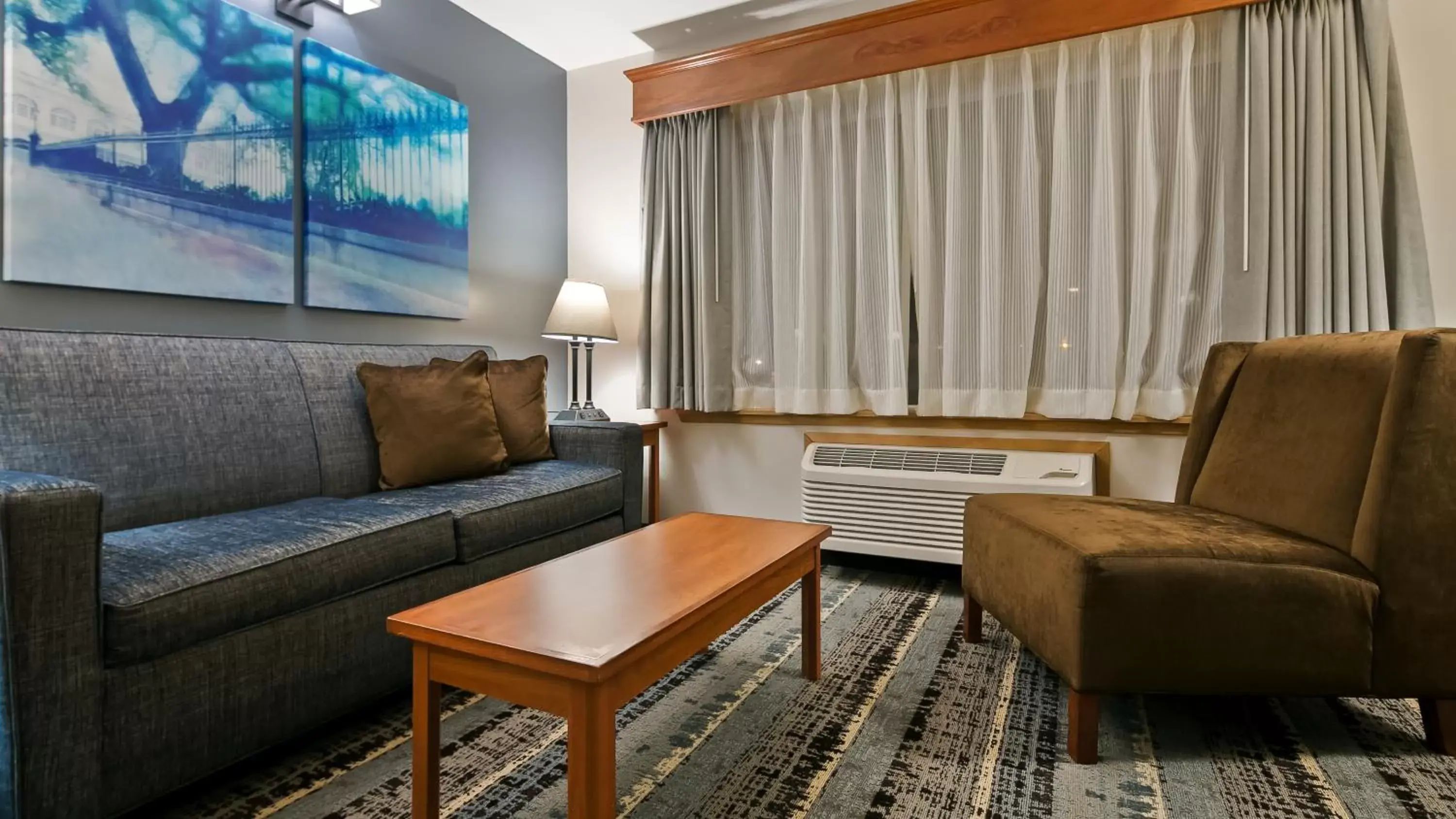 Living room, Seating Area in Best Western Newberg Inn