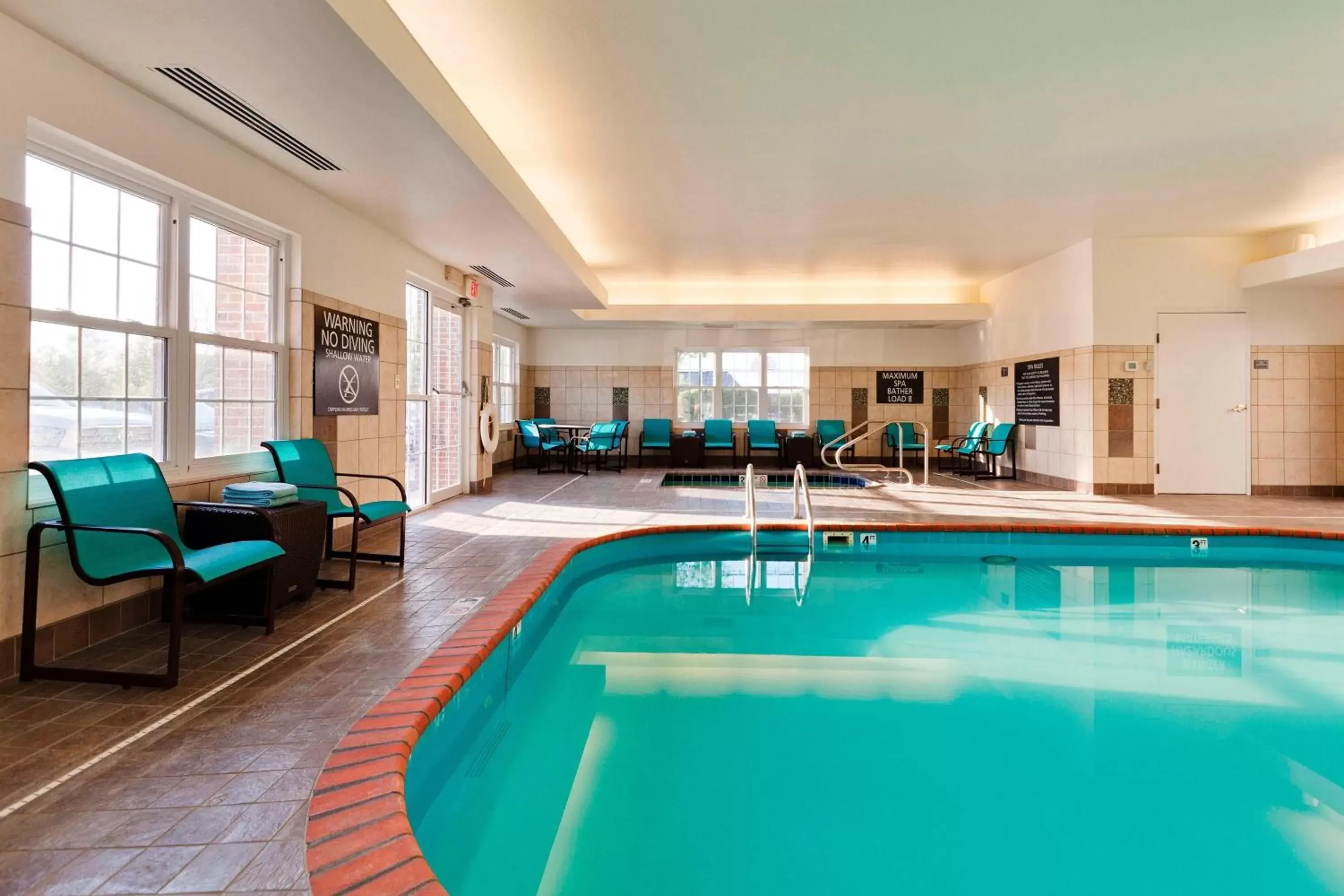 Swimming Pool in Residence Inn Indianapolis Fishers