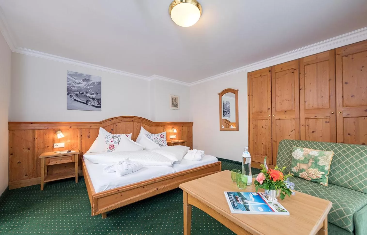 Bed in Hotel zum Hirschen Zell am See