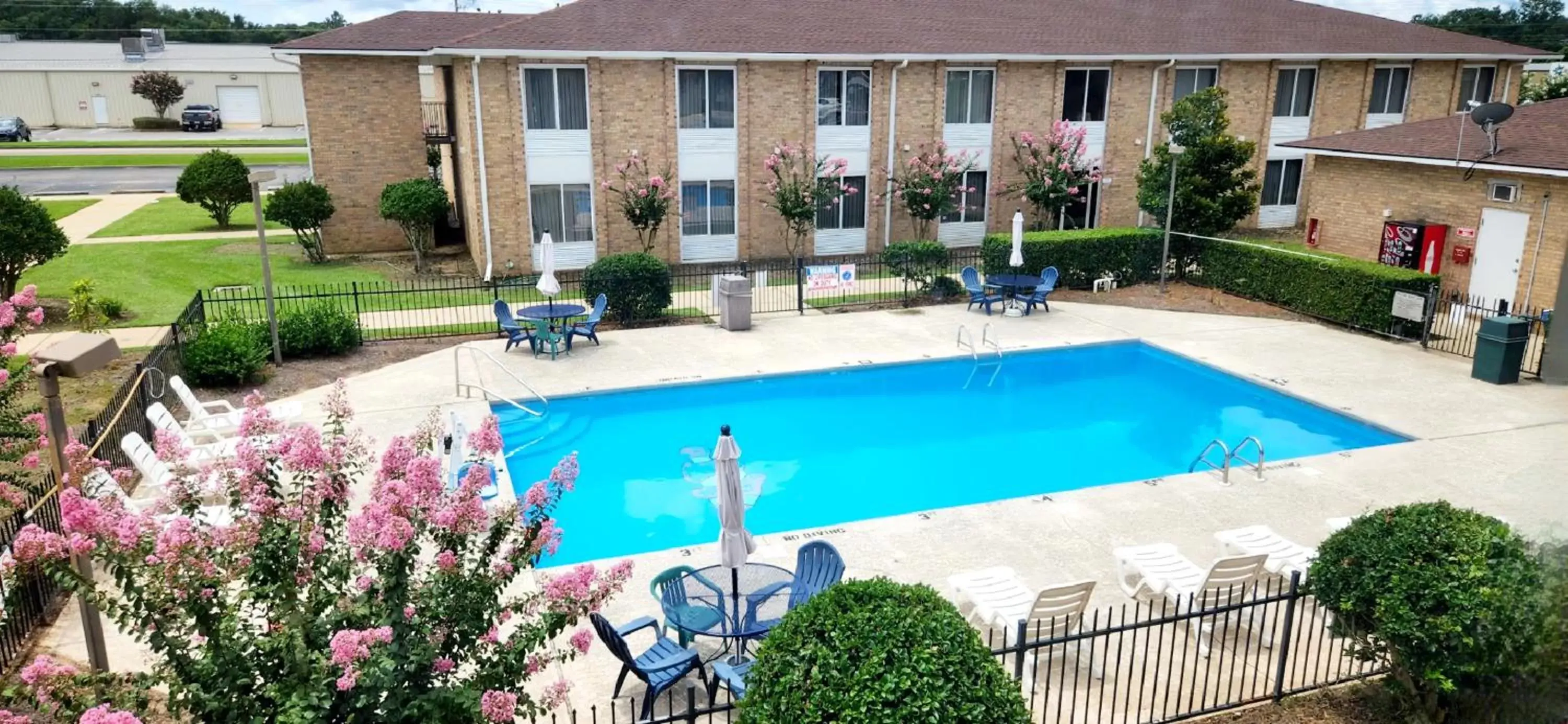 Garden, Pool View in Americas Best Value Inn & Suites-Foley
