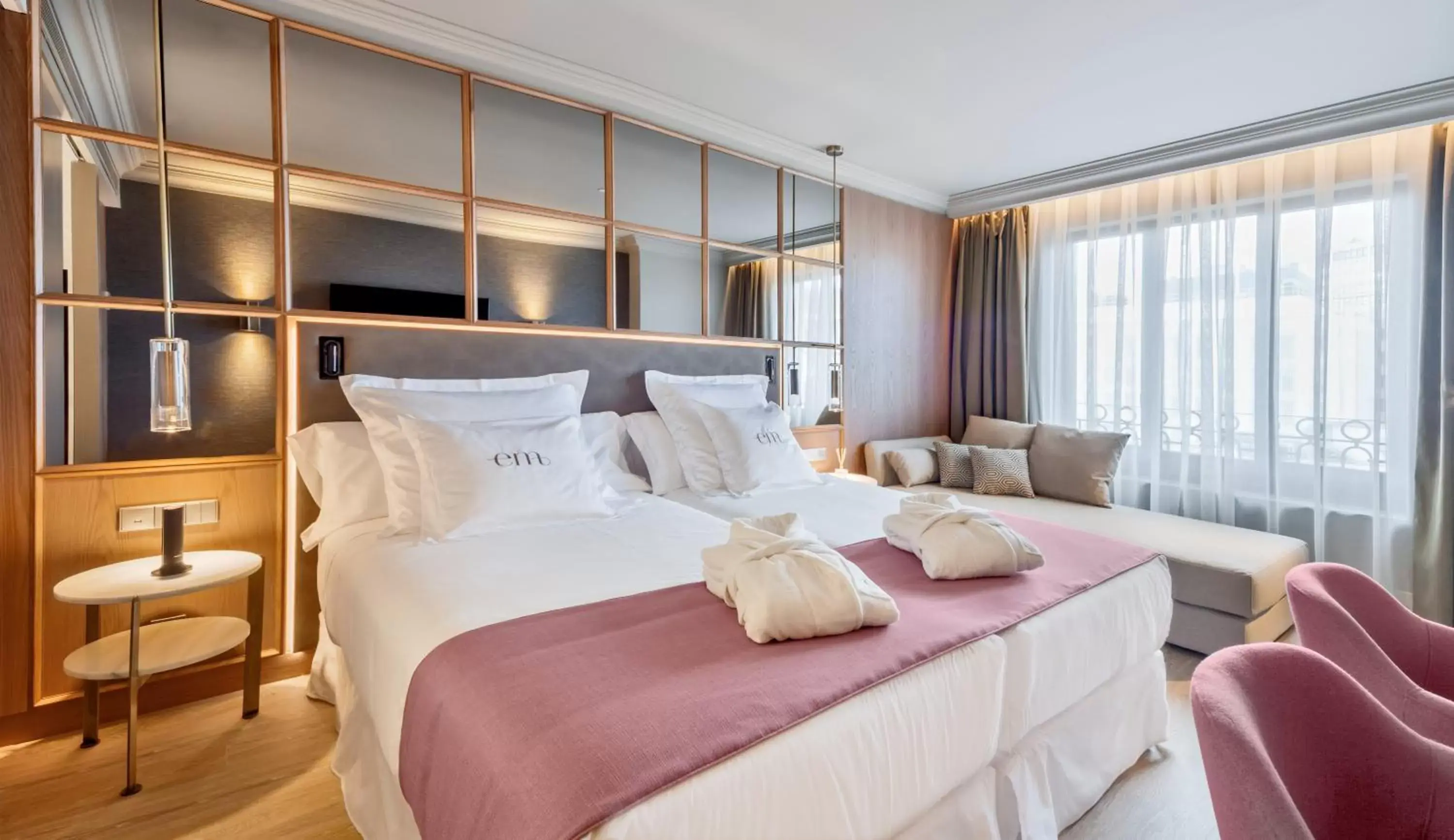 Premium King Room with Extra Bed (3 Adults) in Barceló Emperatriz