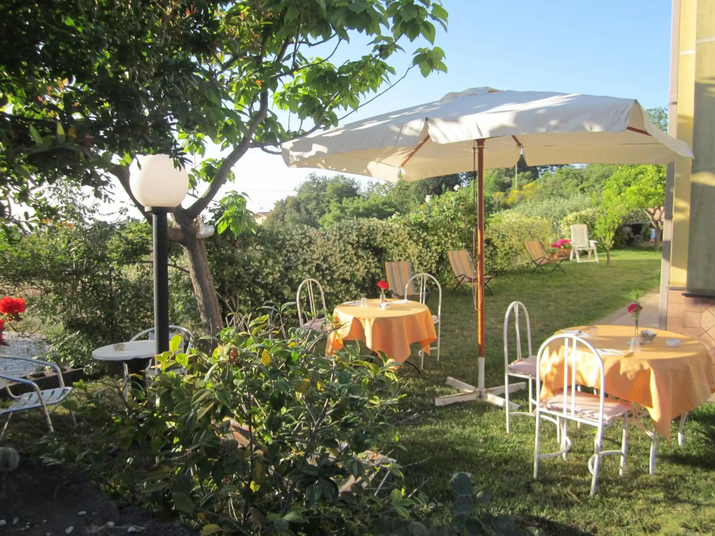 Food and drinks in B&B BOUTIQUE DI CHARME "ETNA-RELAX-NATURA"