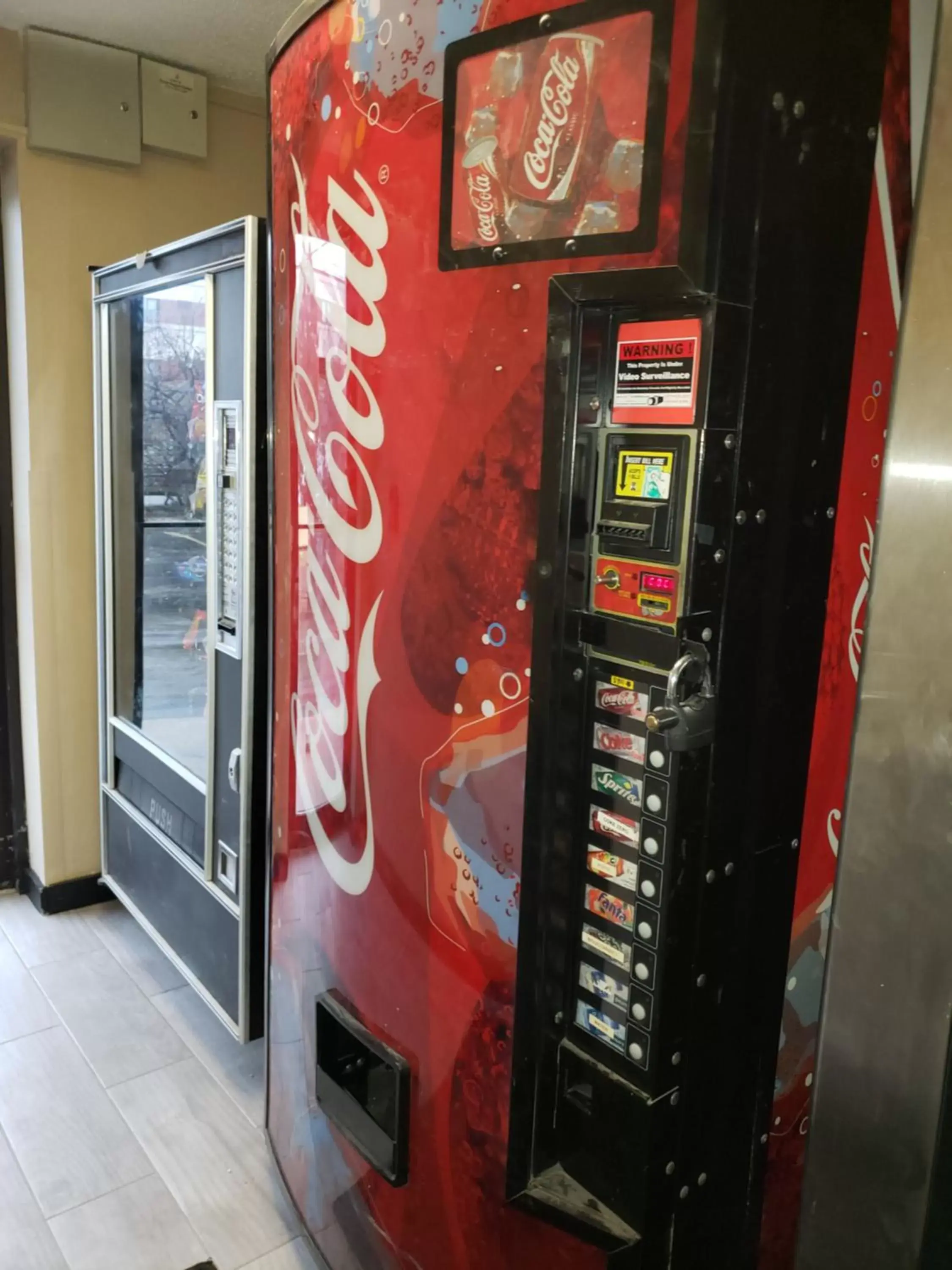 Food and drinks in Super 8 by Wyndham Milwaukee Airport Food and drinks in Super 8 by Wyndham Milwaukee Airport