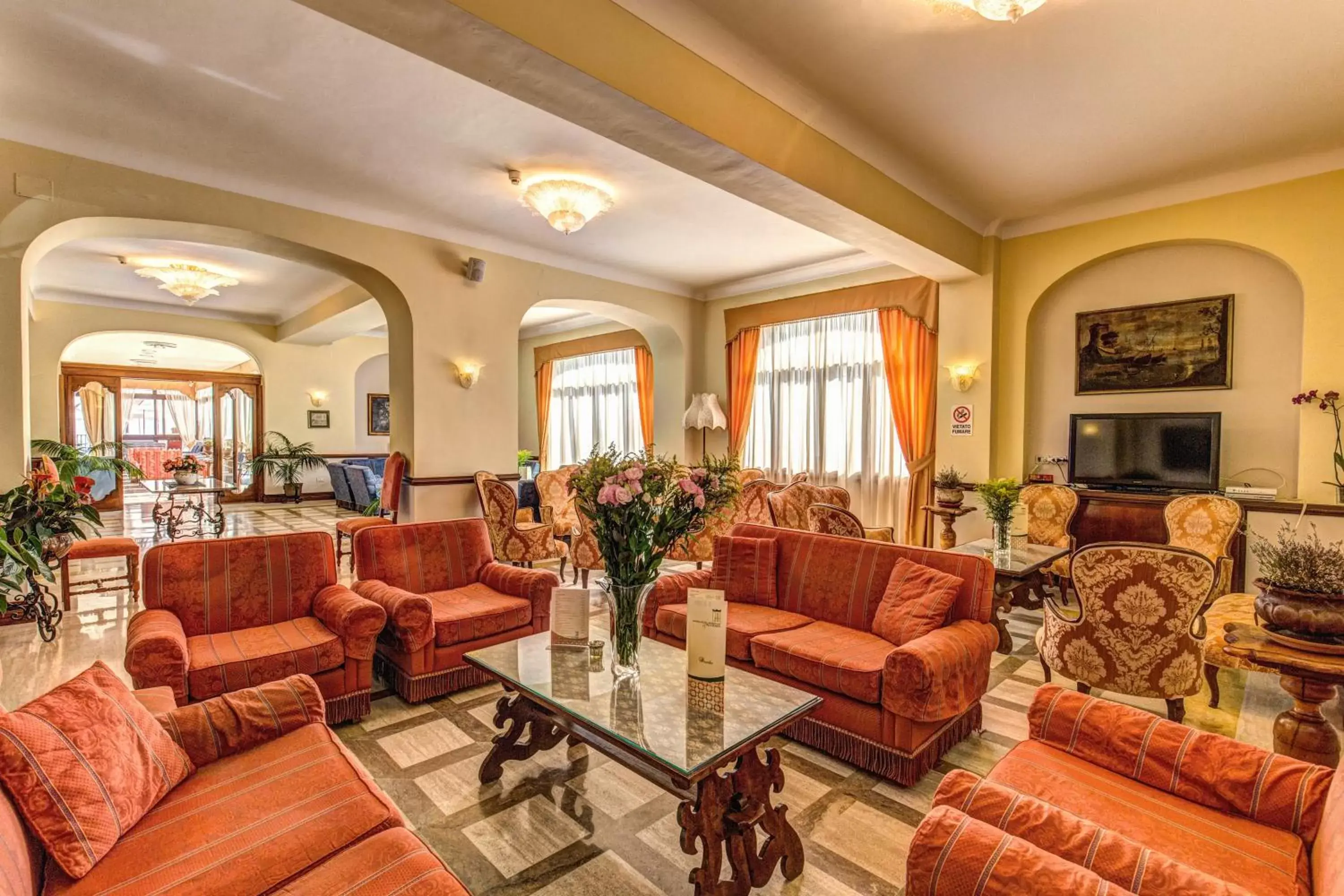 Communal lounge/ TV room, Lobby/Reception in Grand Hotel Hermitage