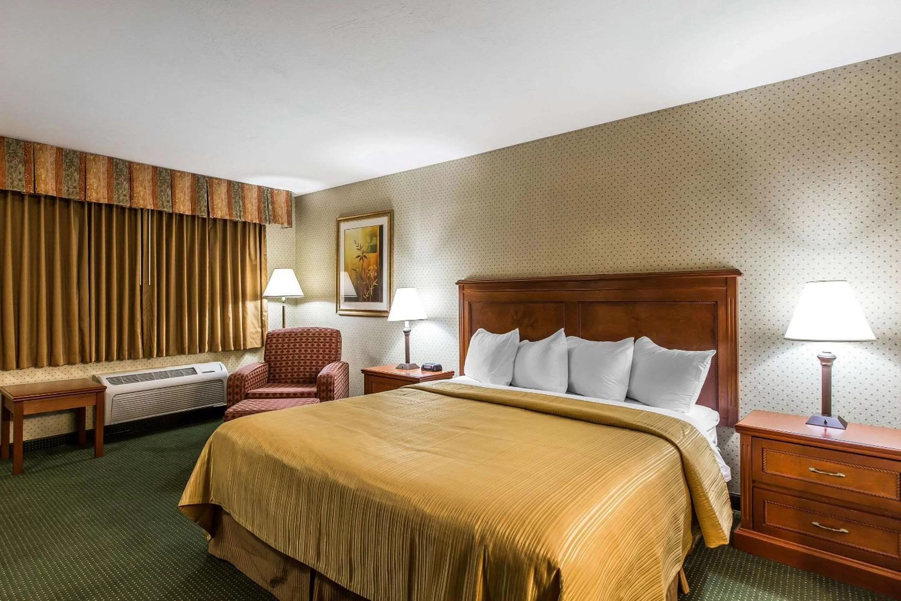 Photo of the whole room, Bed in Quality Inn Near China Lake Naval Station