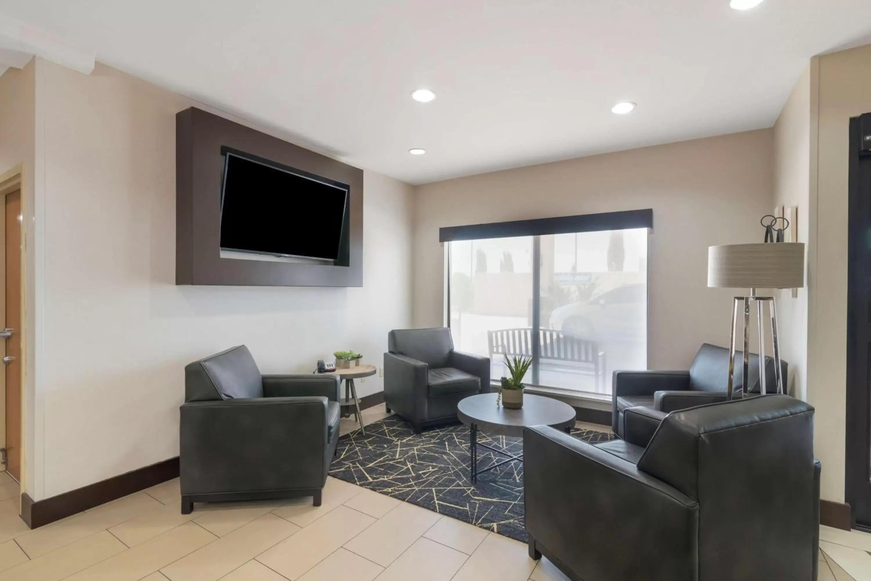 Lobby or reception, Seating Area in Best Western Plus Denton Inn & Suites