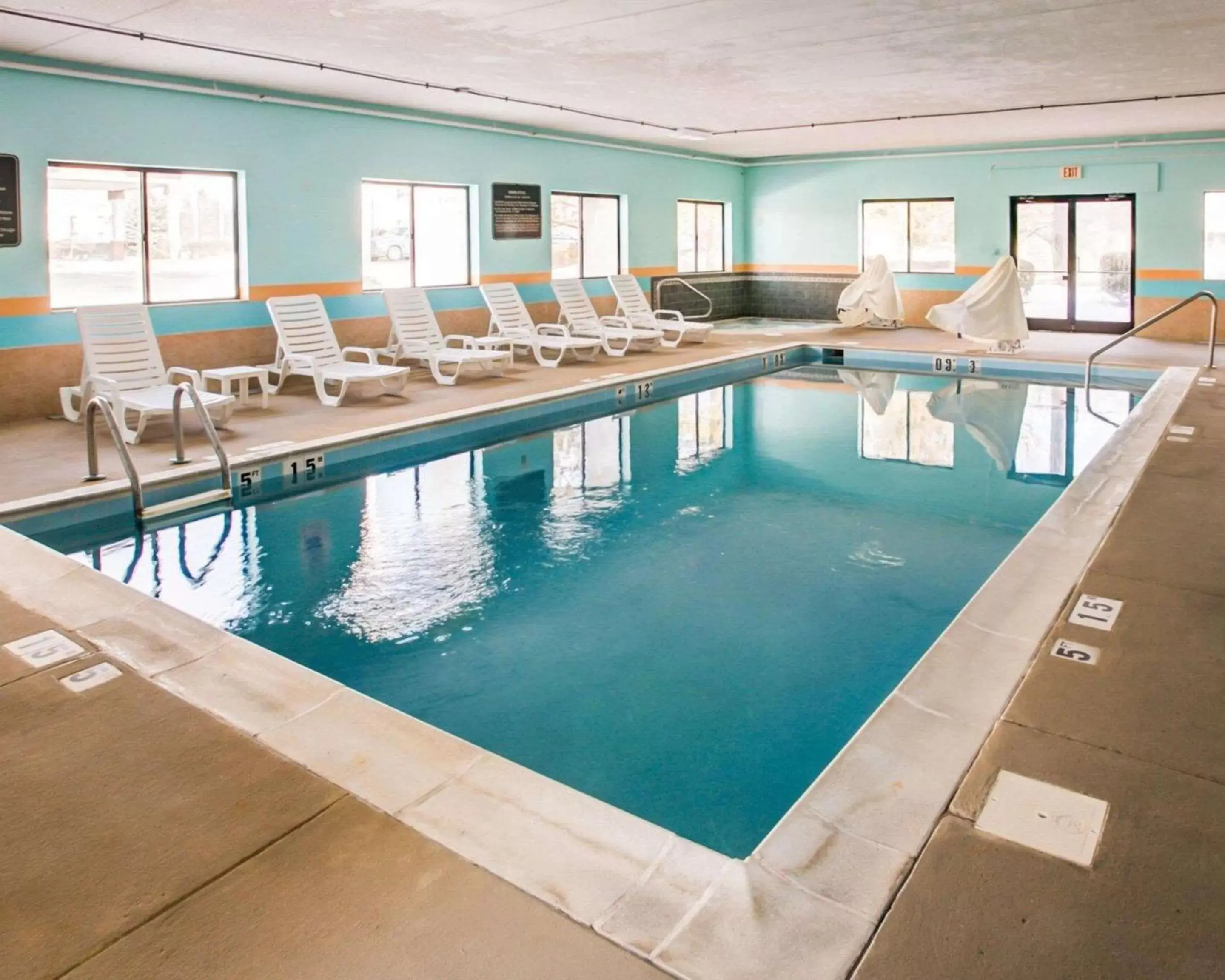 On site, Swimming Pool in Comfort Suites Georgetown