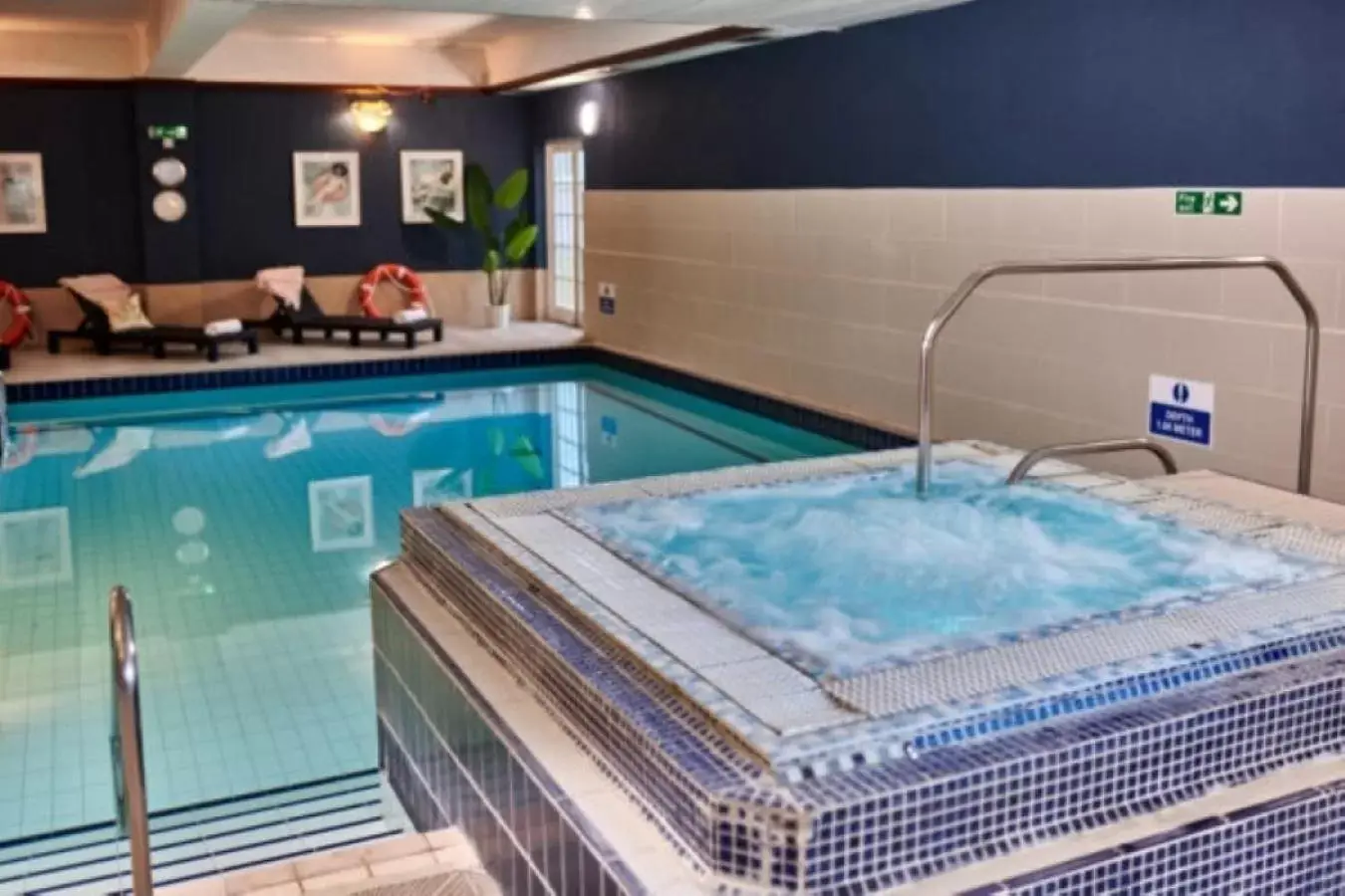 Hot Tub, Swimming Pool in Burnham Beeches Hotel