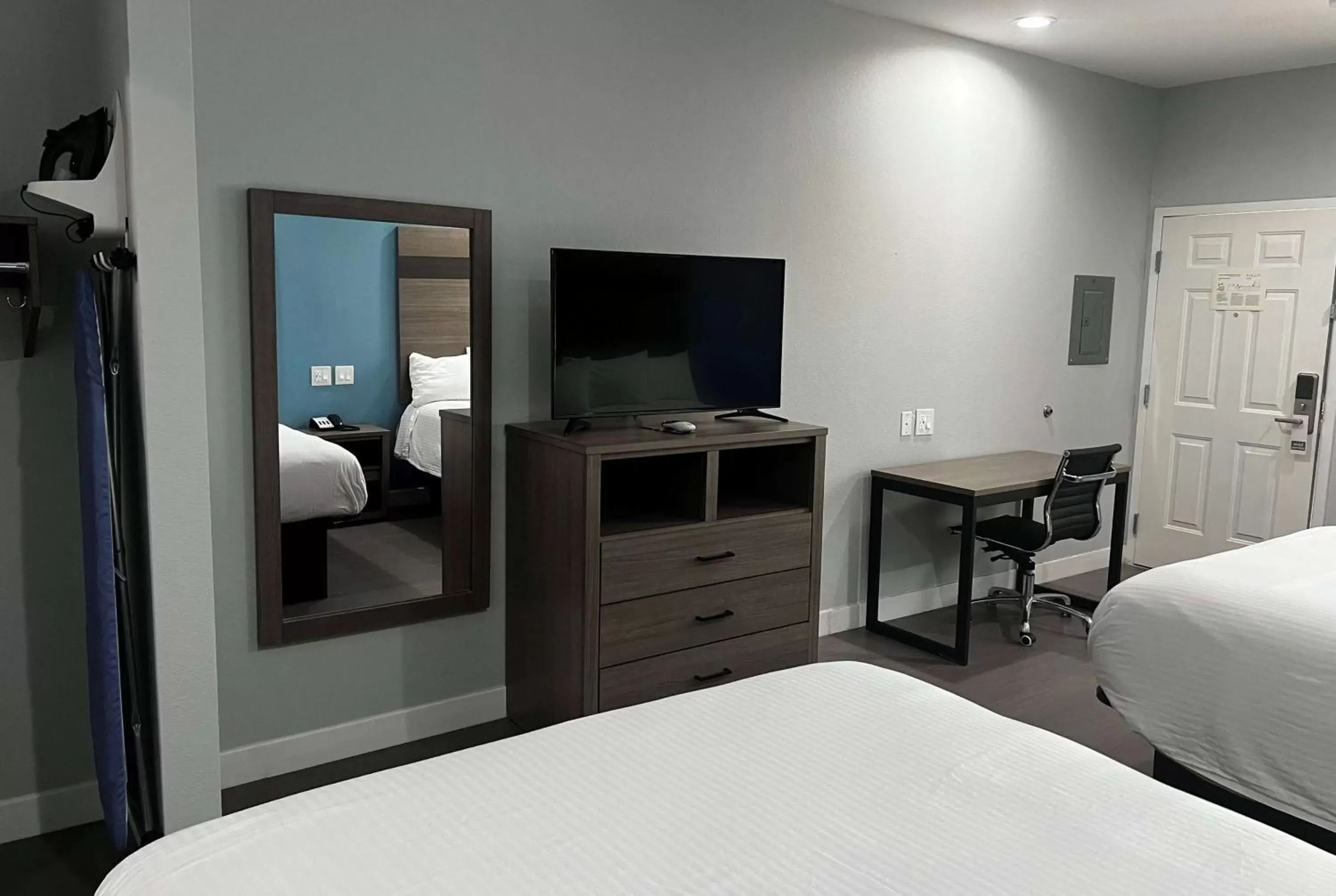 TV and multimedia, Bed in Baymont by Wyndham Freeport Texas