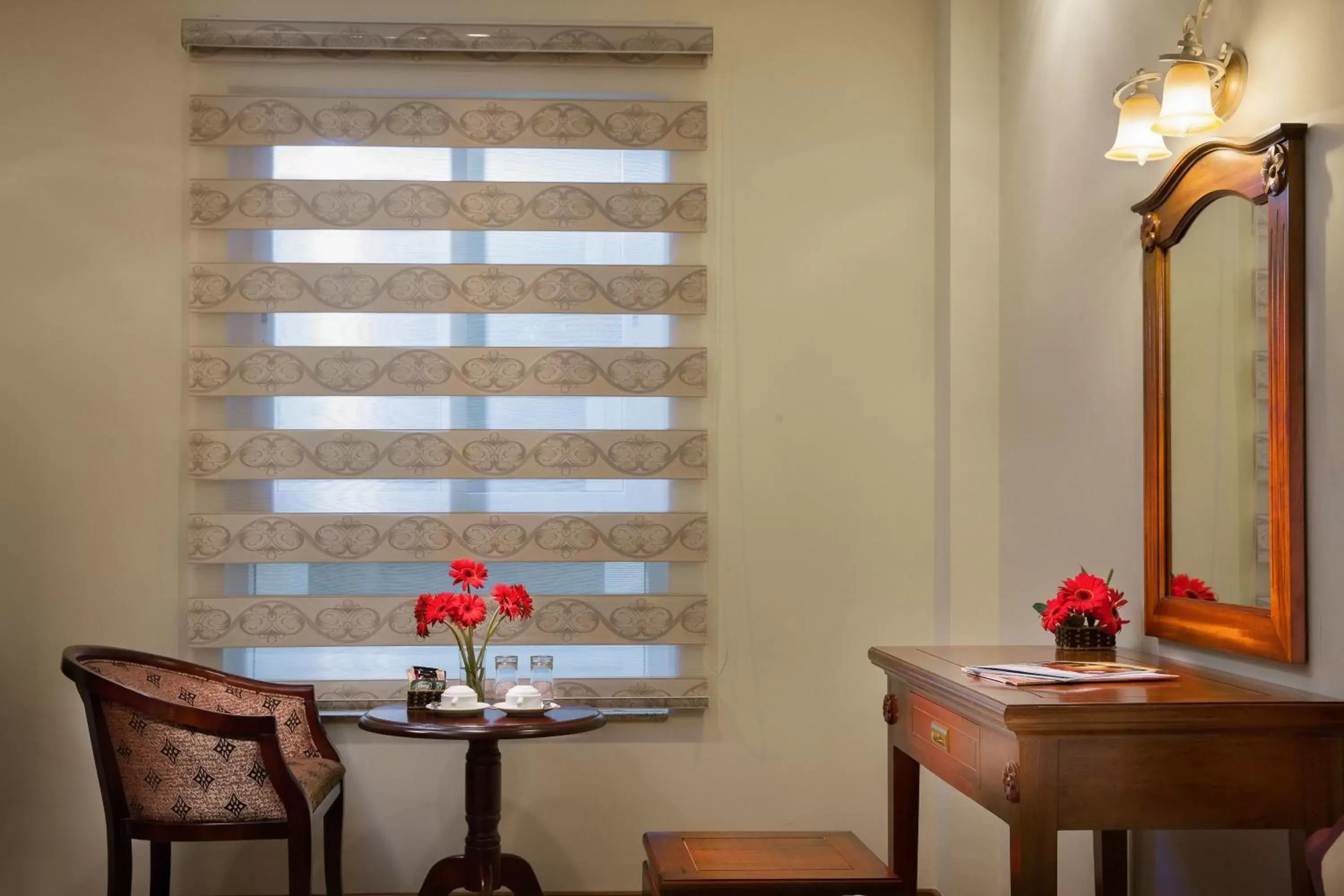 Bedroom, Dining Area in Silk Queen Hotel