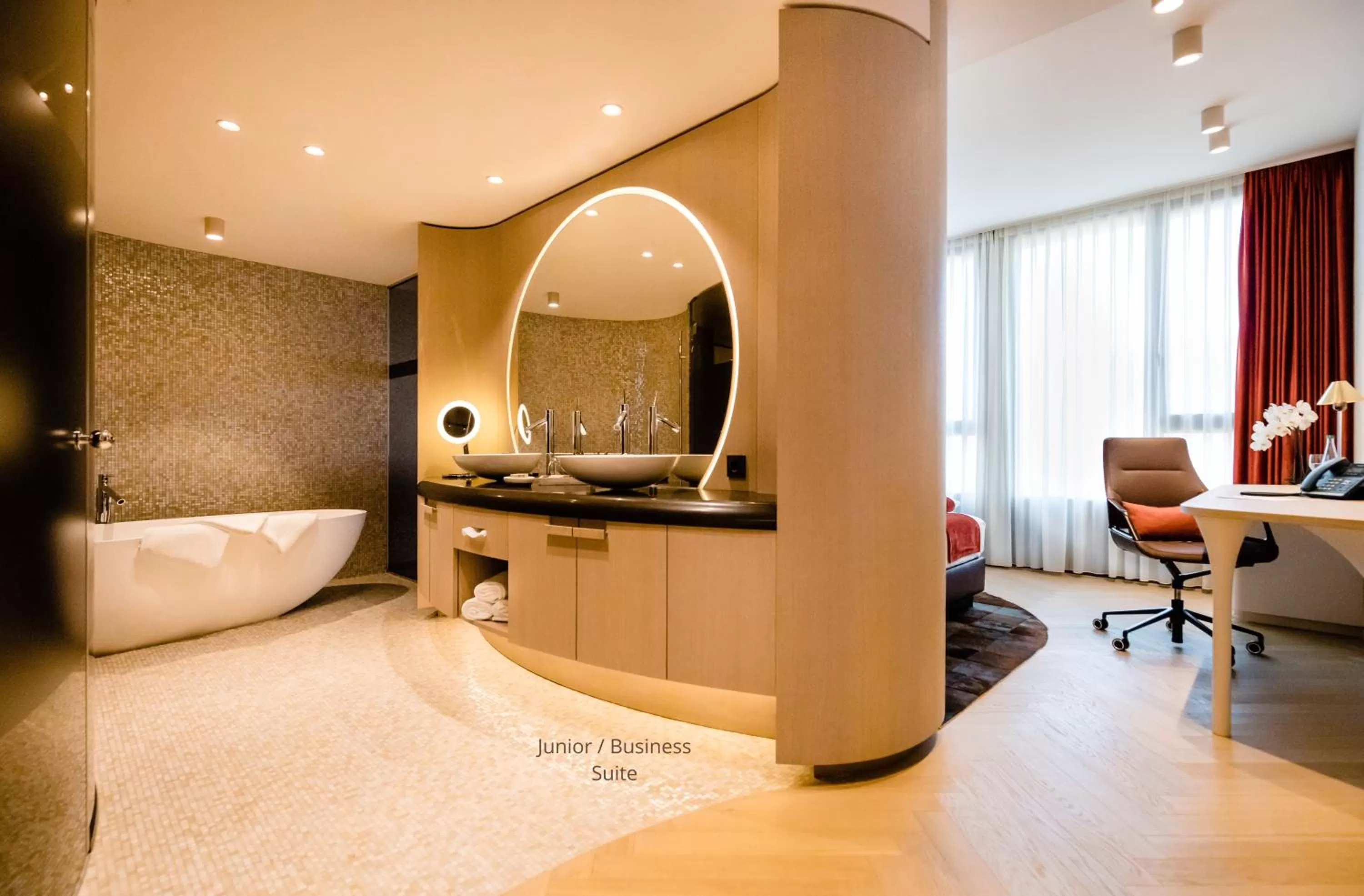 Bathroom, Bed in Hotel Neues Tor