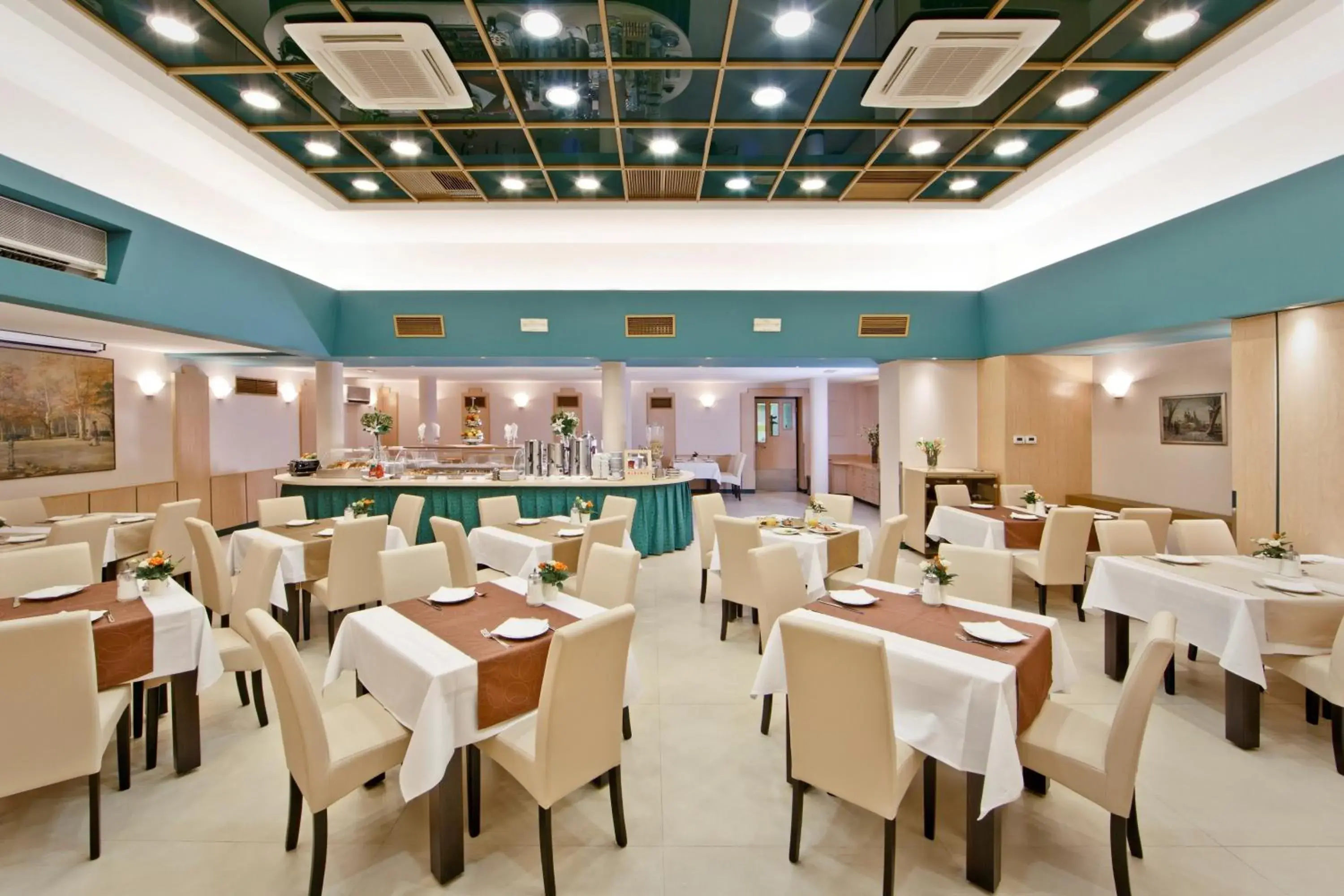 Restaurant/places to eat, Banquet Facilities in Hotel Central