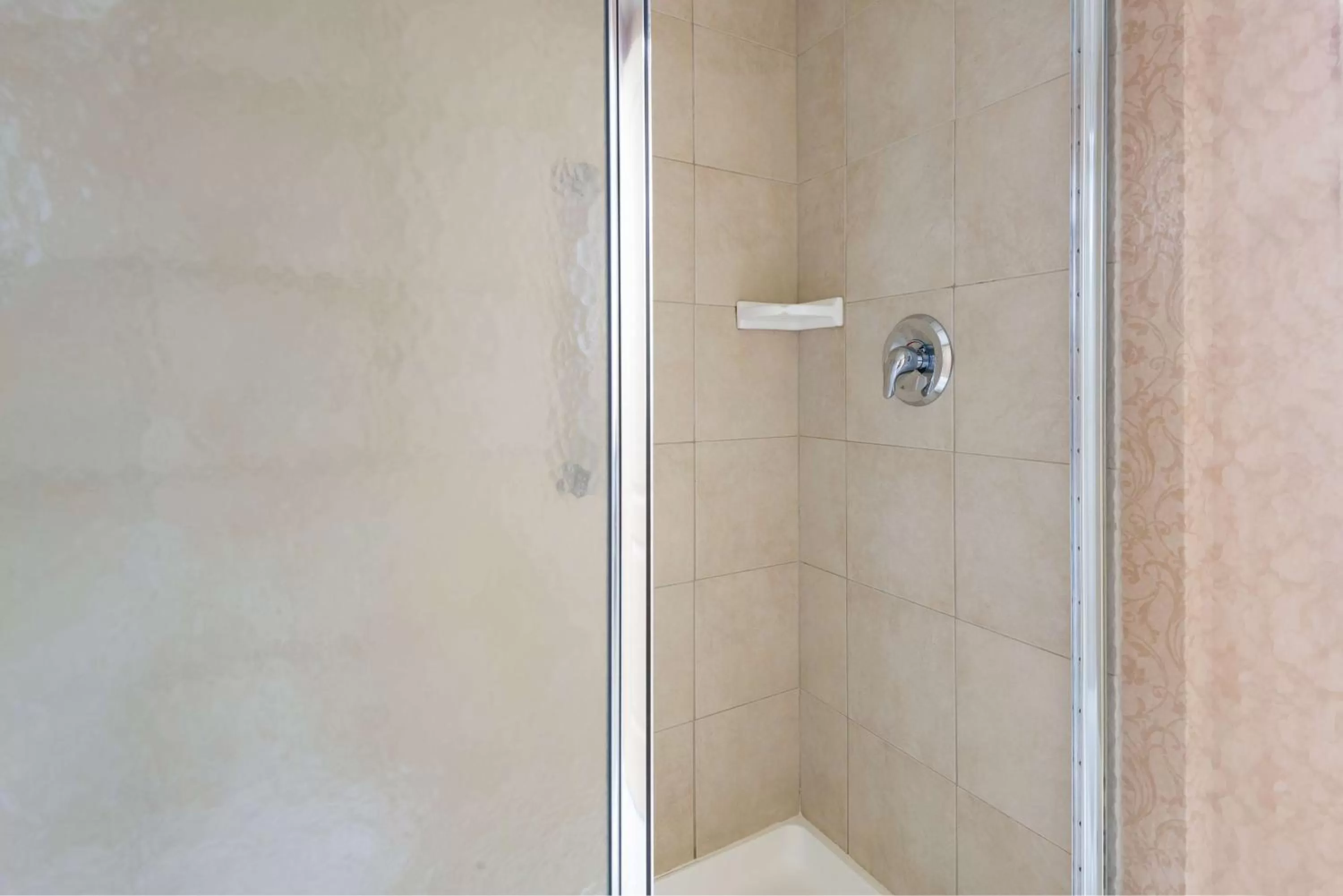 Bathroom in Homewood Suites by Hilton Buffalo-Amherst