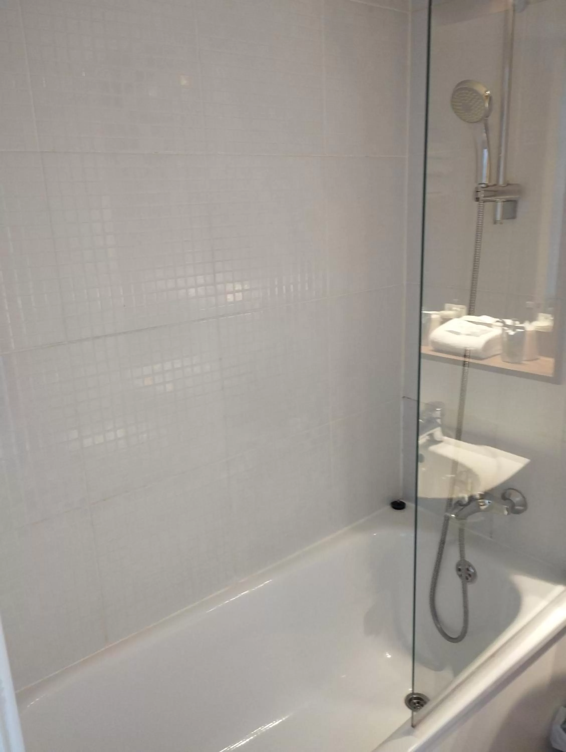 Property building in Kyriad Montargis Amilly