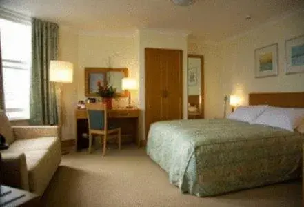 Photo of the whole room, Bed in The Rutland Hotel