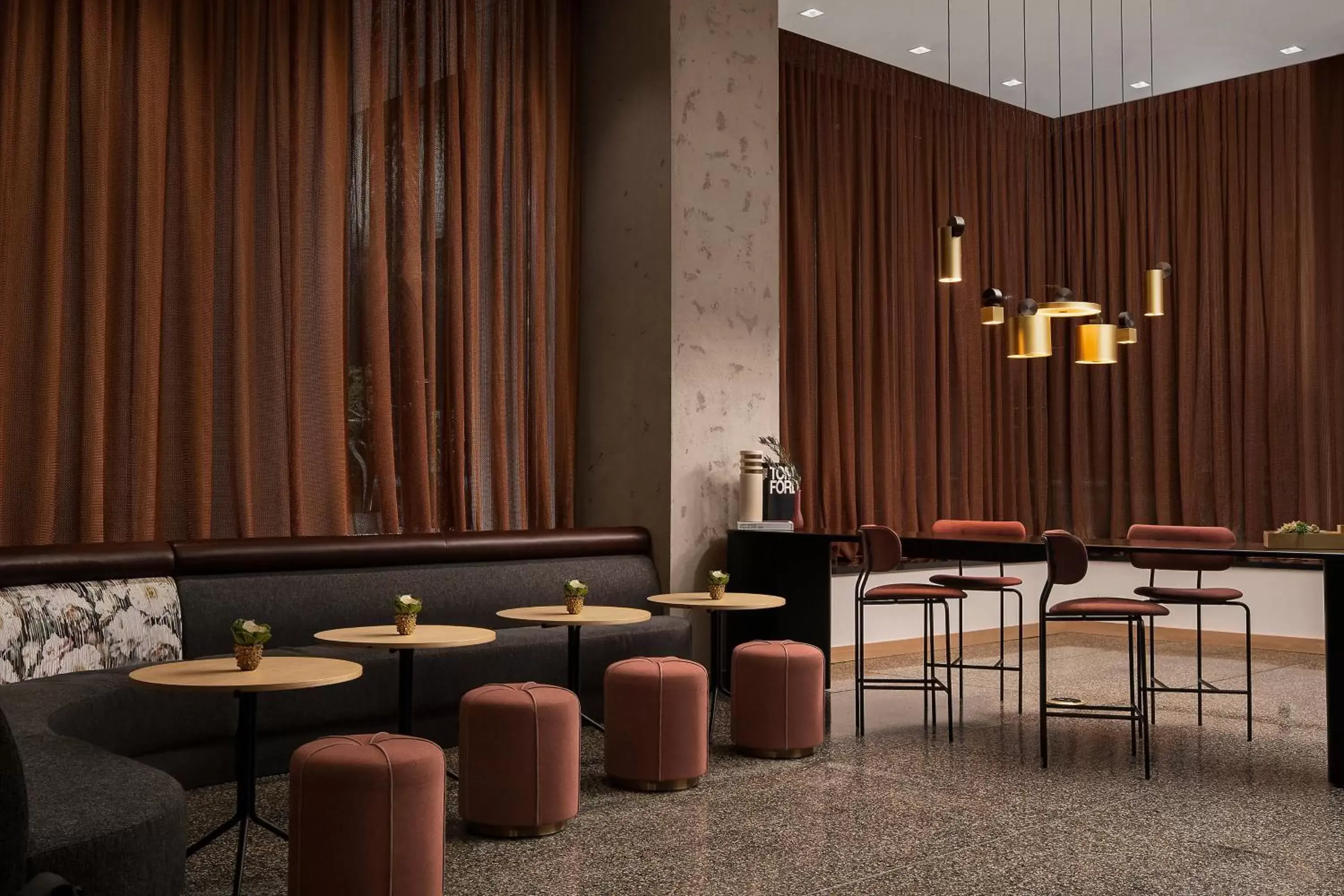 Lobby or reception, Lounge/Bar in Renaissance Milwaukee West Hotel