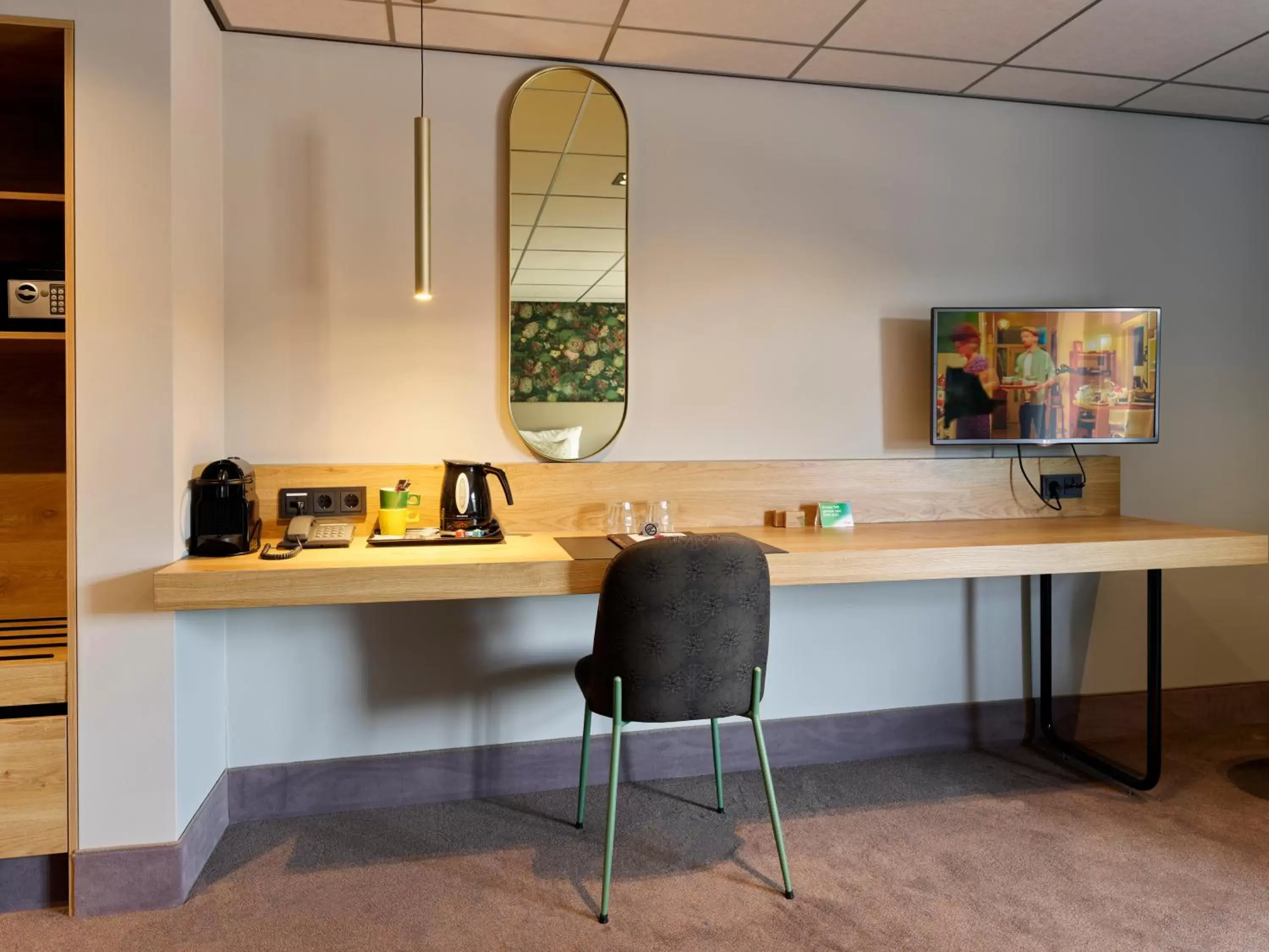 Coffee/tea facilities, Kitchen/Kitchenette in Hotel Restaurant Grandcafé 't Voorhuys