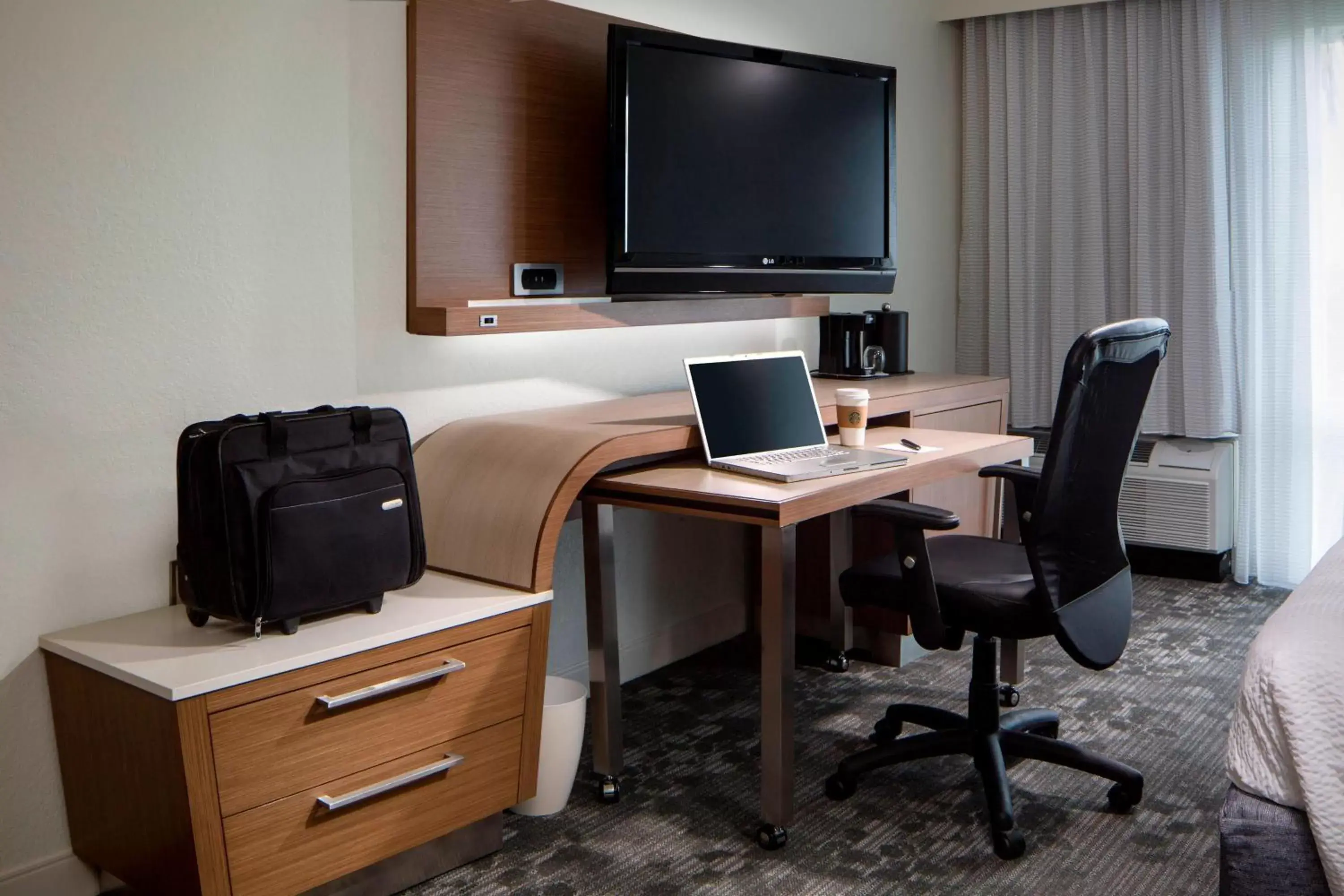 Photo of the whole room, Business Area/Conference Room in Courtyard by Marriott Fort Lauderdale Weston