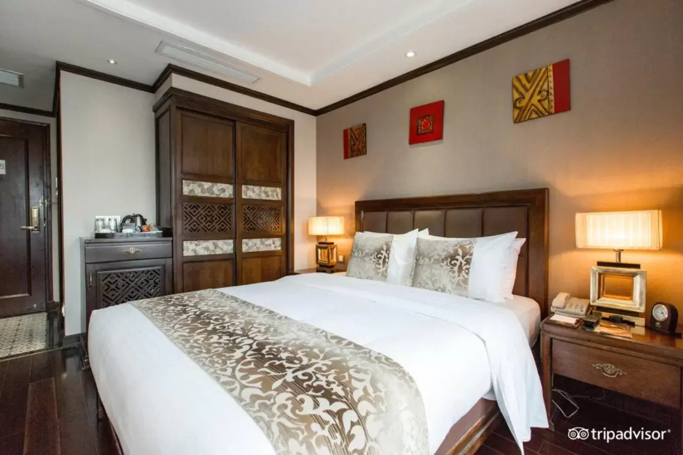 Bed in Golden Lotus Luxury Hotel