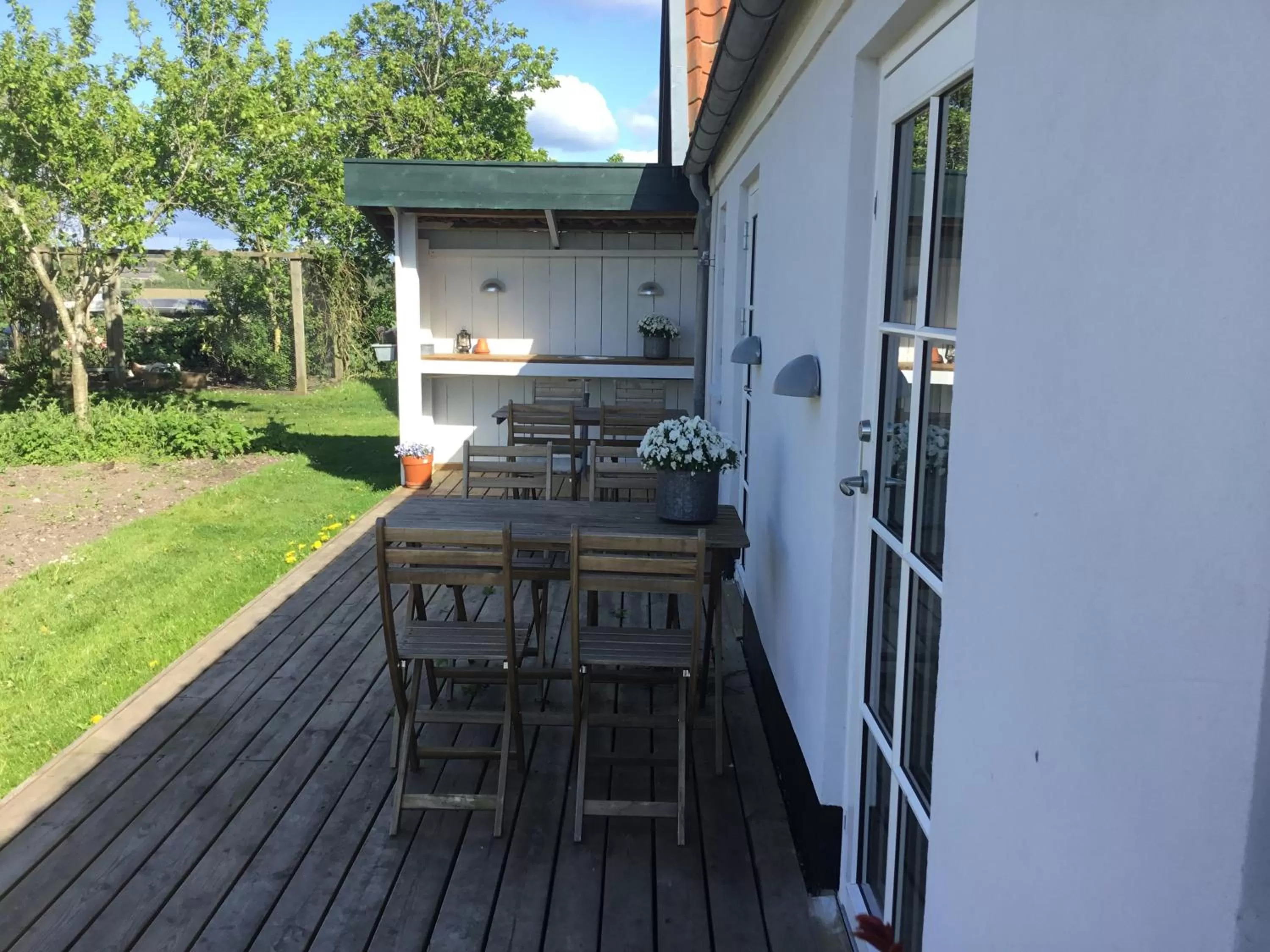 Patio in Marielyst B&B - Apartments