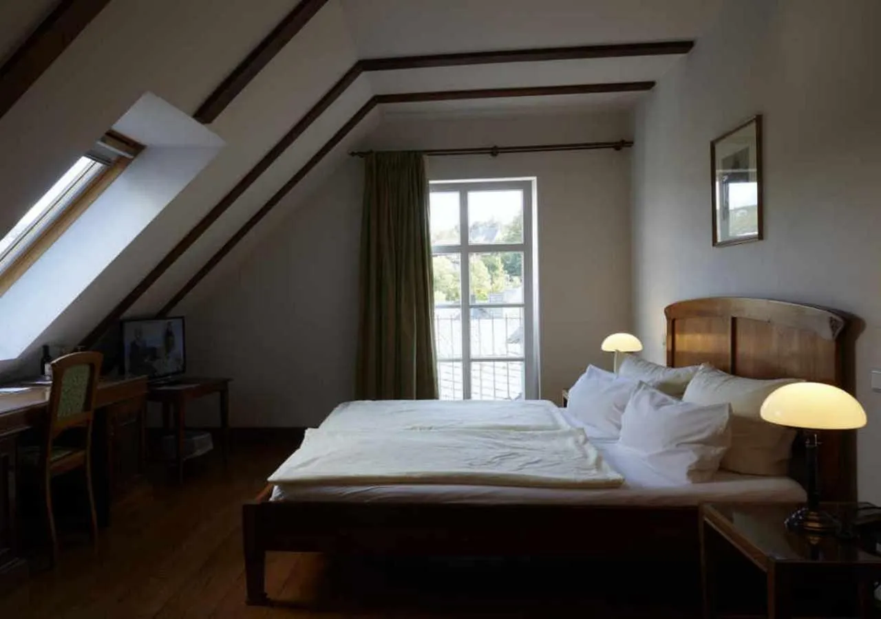 Bedroom, Bed in Hotel Snorrenburg GmbH