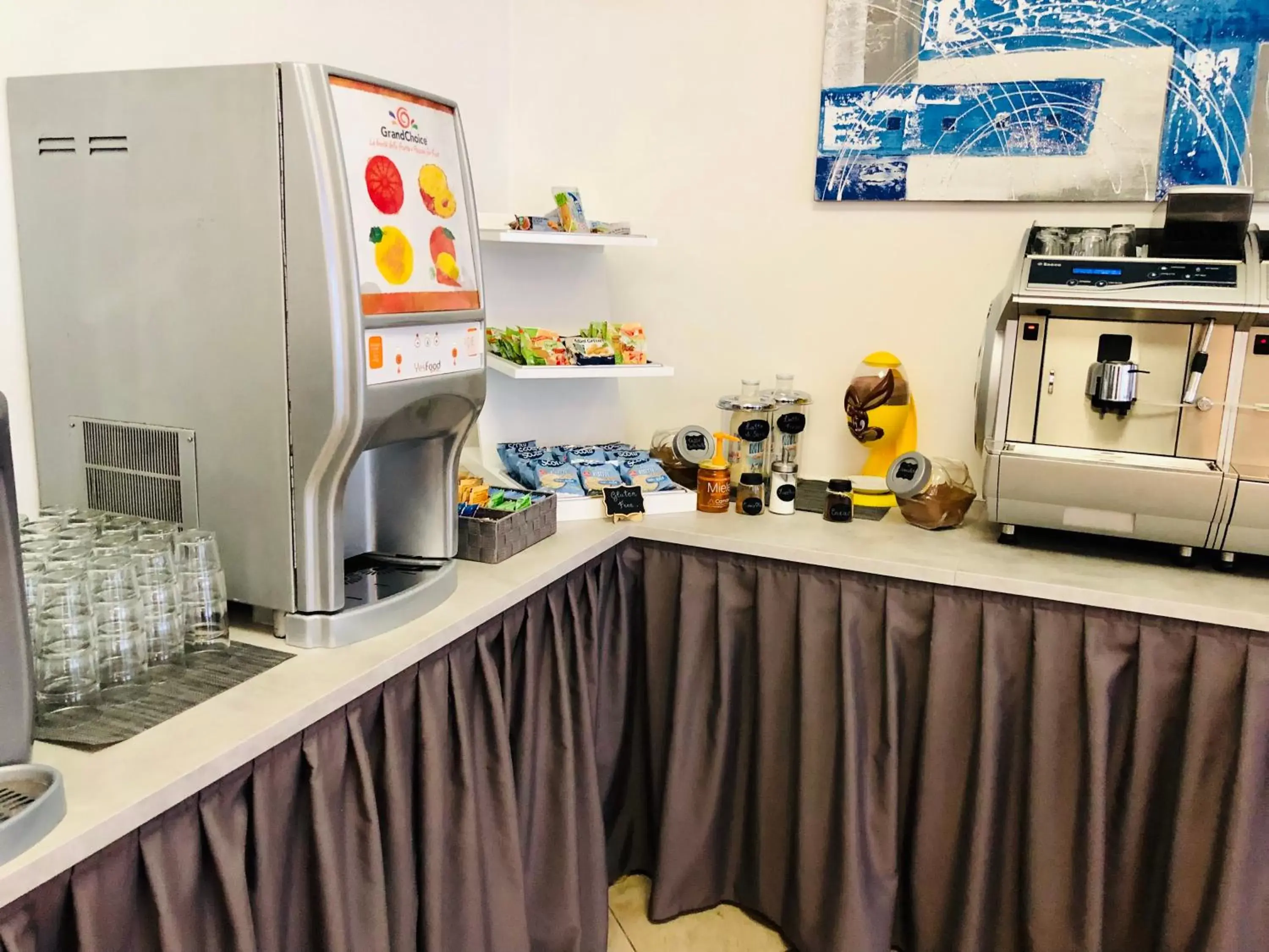 Coffee/tea facilities, Kitchen/Kitchenette in Hotel Niagara Riccione