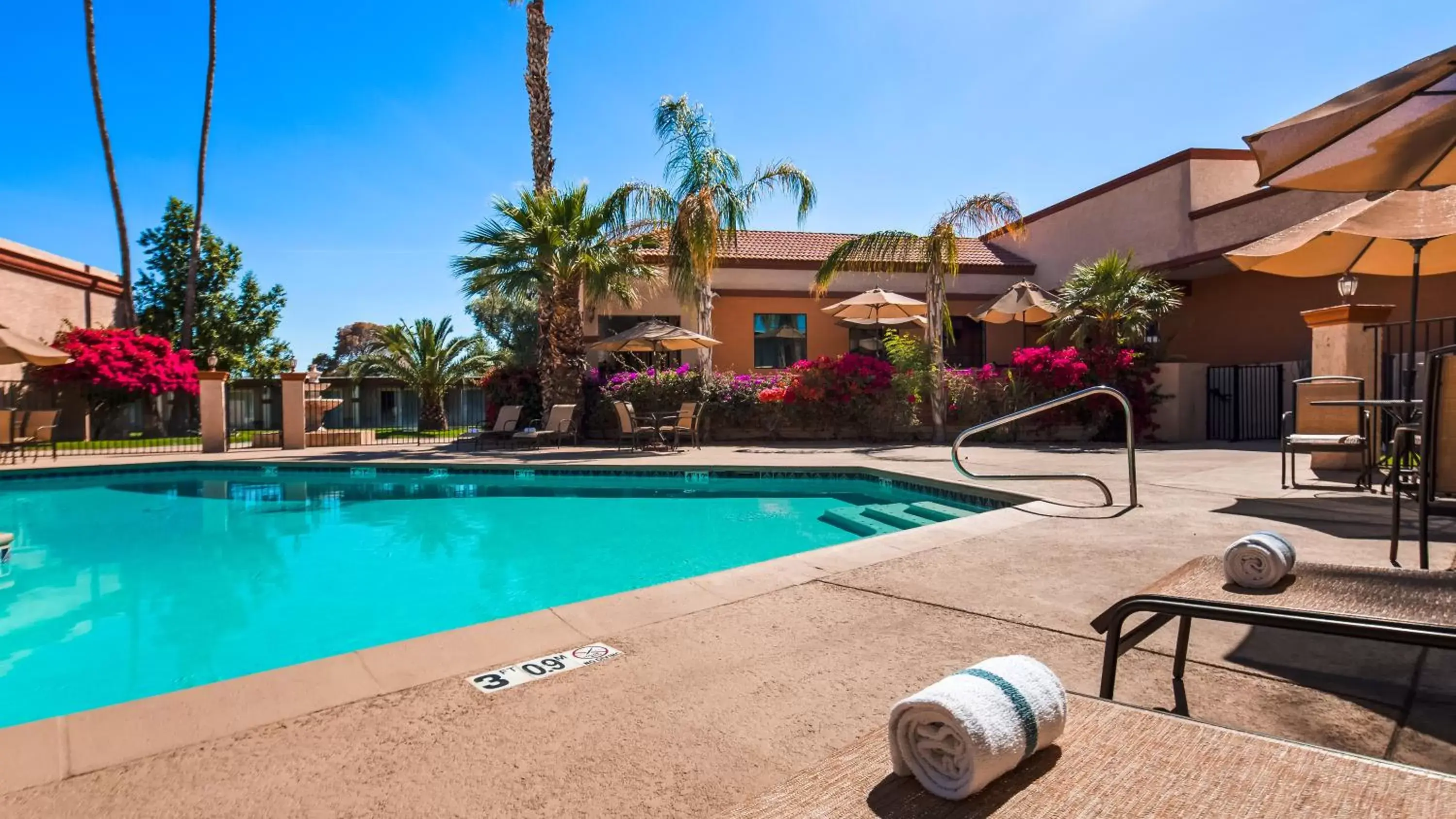 Swimming Pool in Best Western Phoenix Goodyear Inn