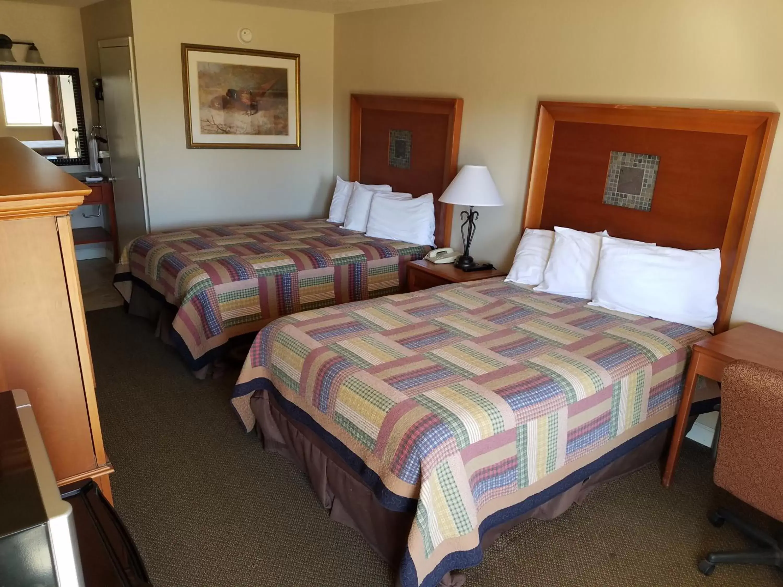 Bedroom, Bed in The Lodge at Russell - Russell Inn